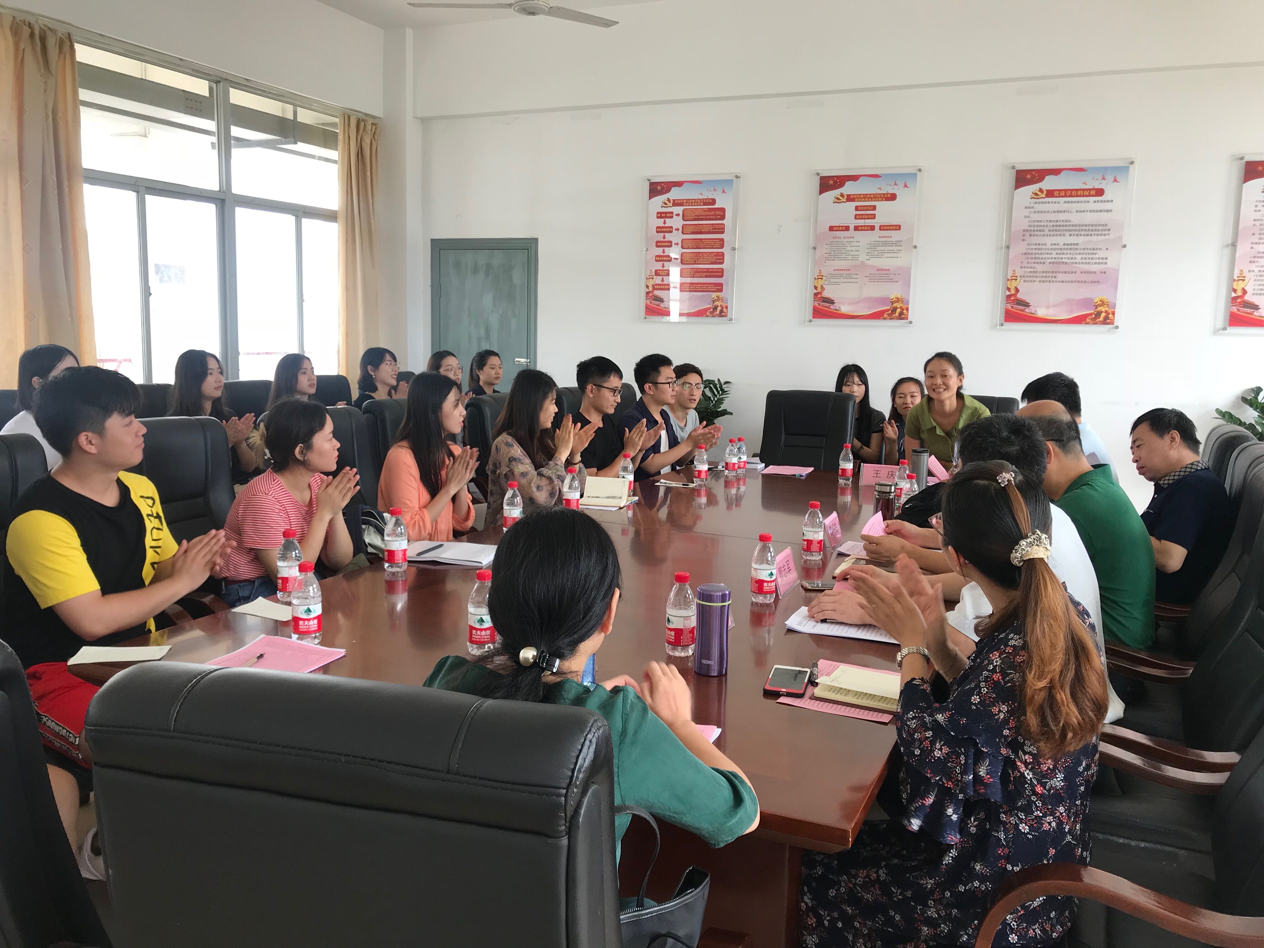 新闻传播与影视学院举行2018级研究生新生见面会