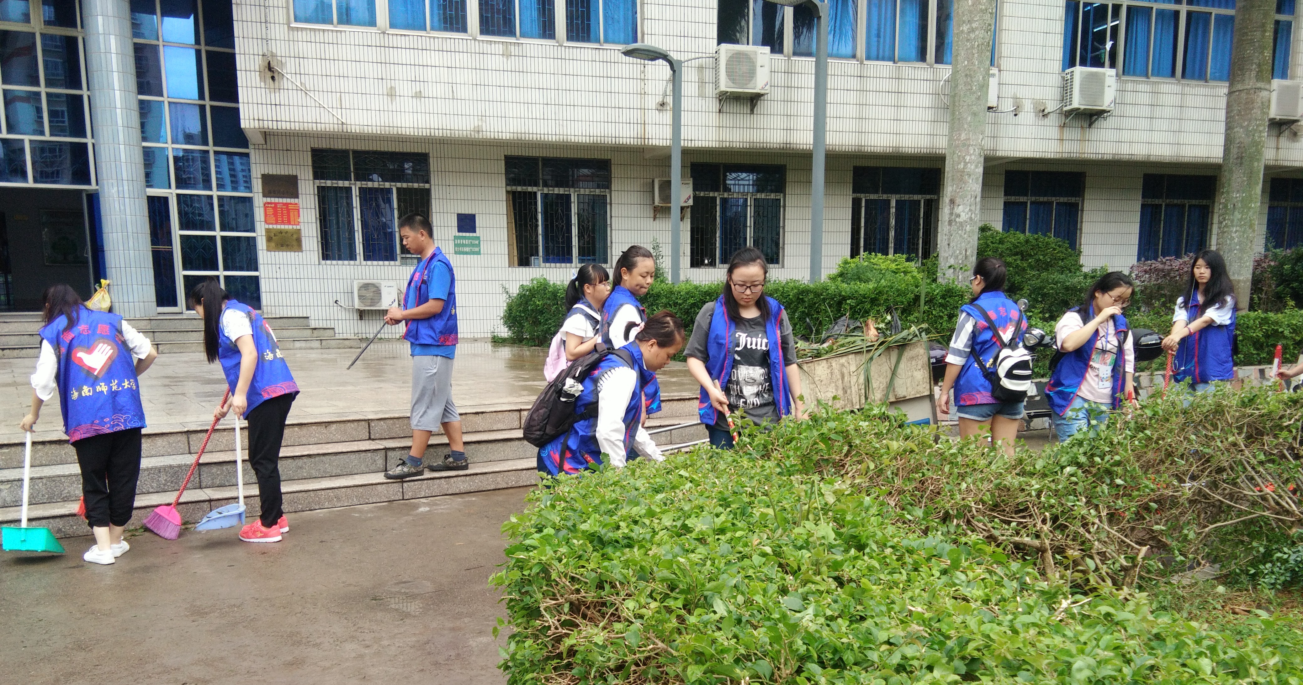 台风过后,暖心清扫 ――记我院开展校园清扫工作