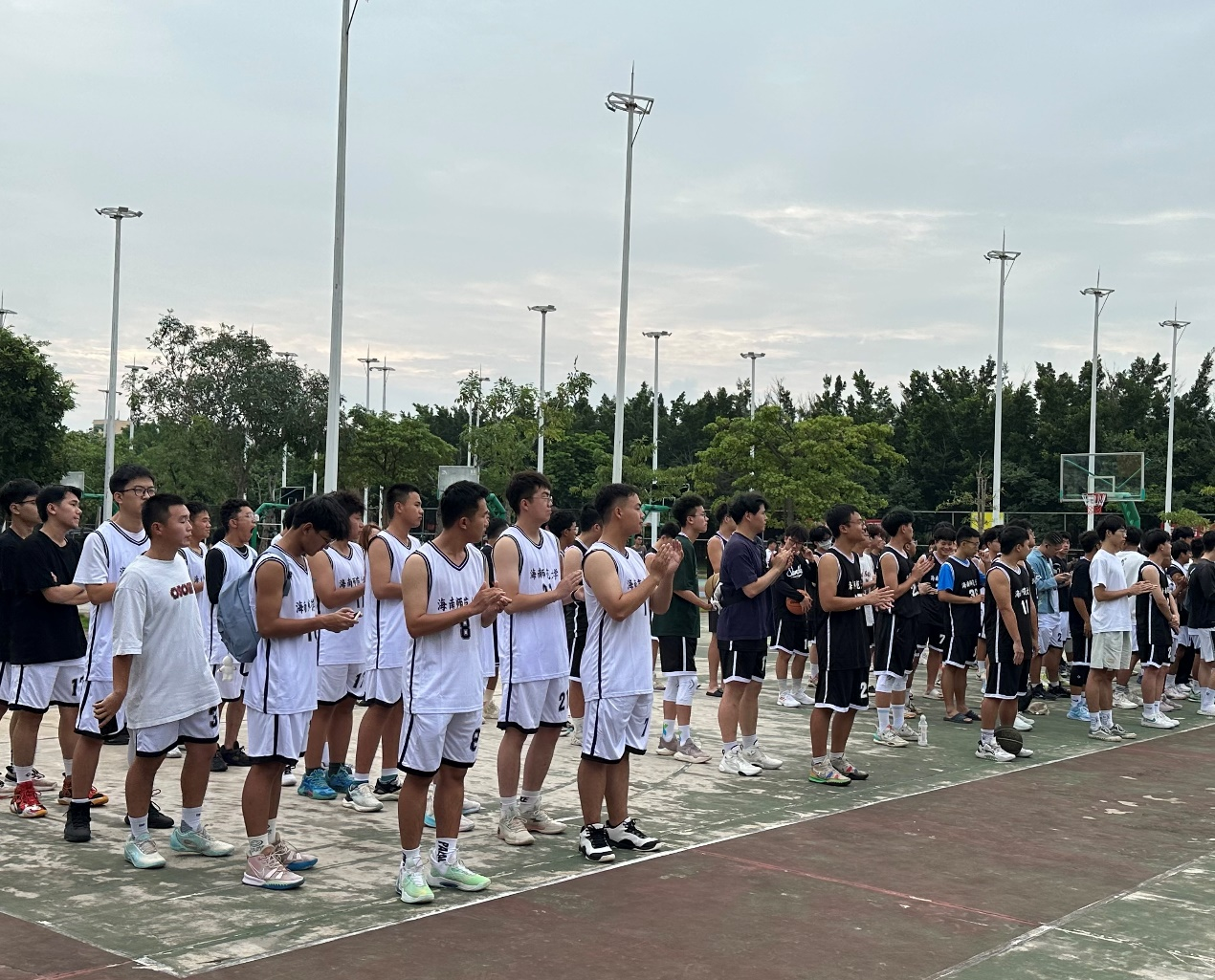 海南师范大学第三十届“热血青春‘篮’不住・团结奋进新征程”海狮杯迎新篮球联赛