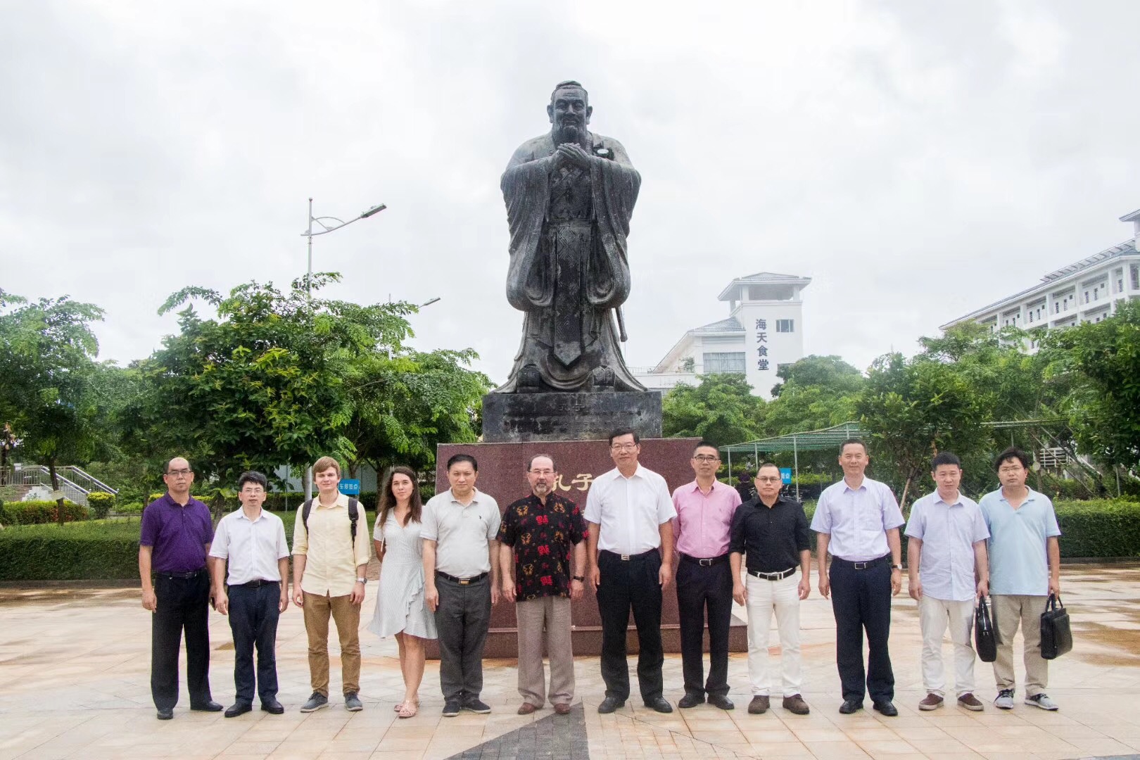 塔斯社马拉特副总编辑一行来我院访问