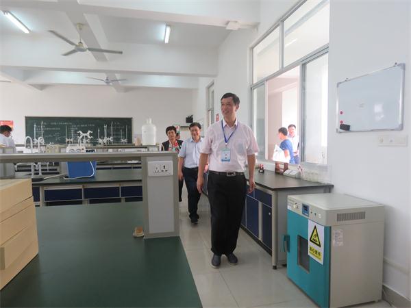本科教学工作审核预评估专家组到我院考察指导工作