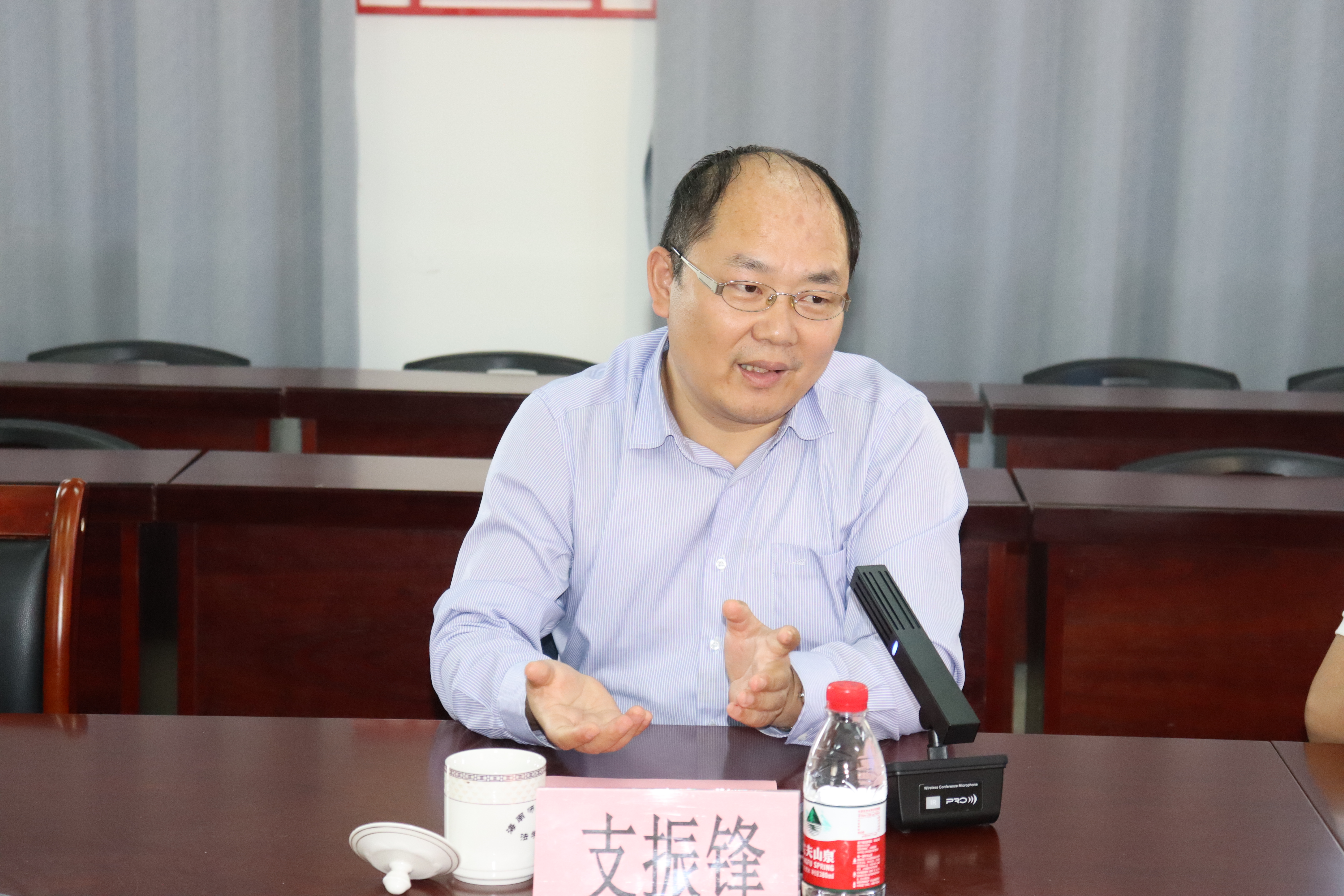 中国社会科学院法学研究所研究员支振锋受邀来法学院开展学术交流活动