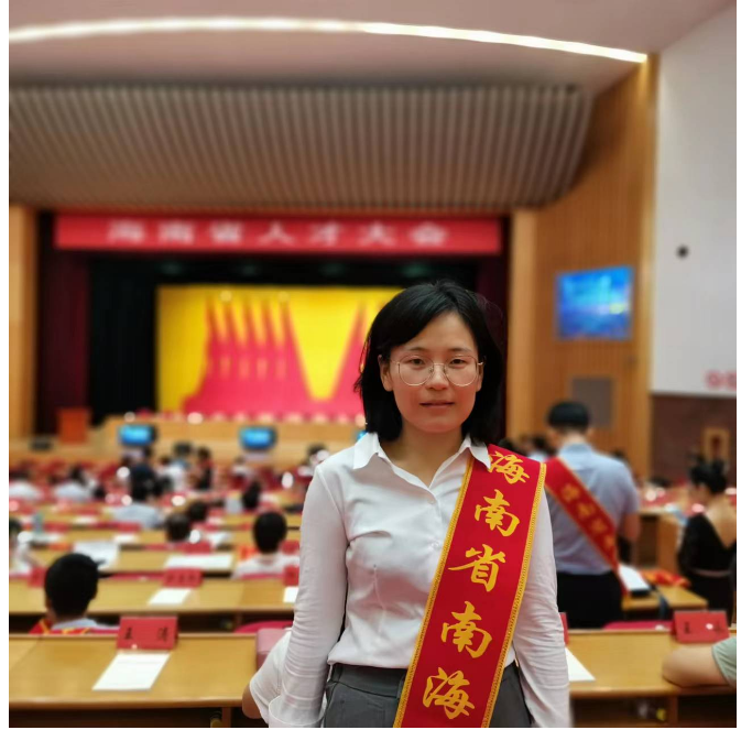 喜迎我校第二次党代会-我院党代表风采:龙海侠