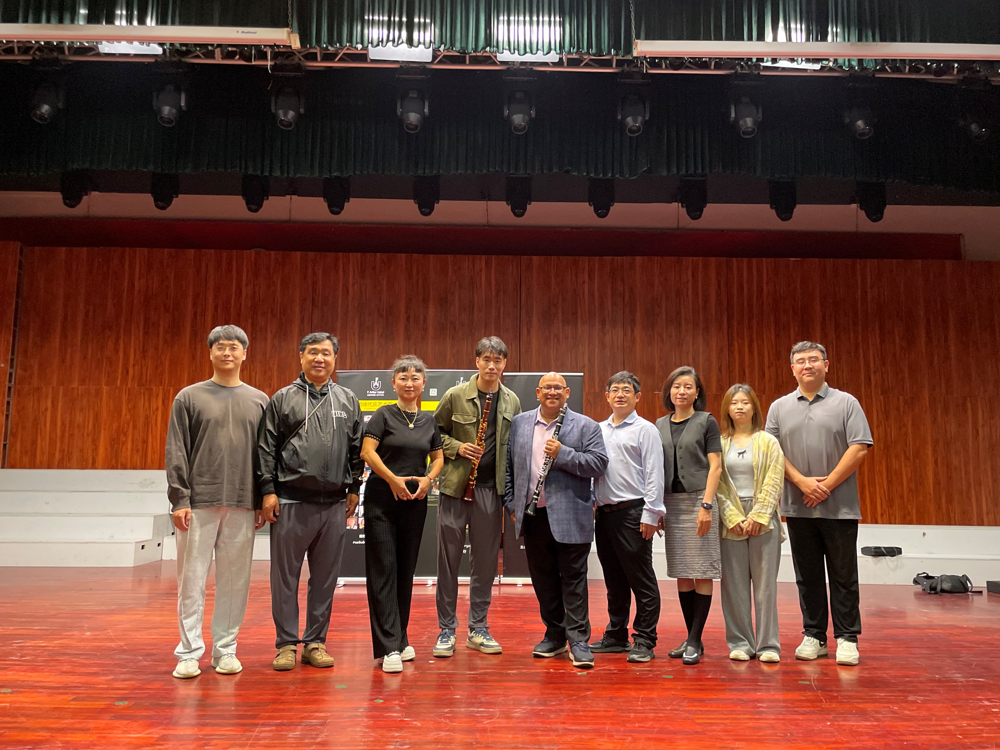 费城交响乐团单簧管首席Ricardo Morales教授访问海南师范大学音乐学院