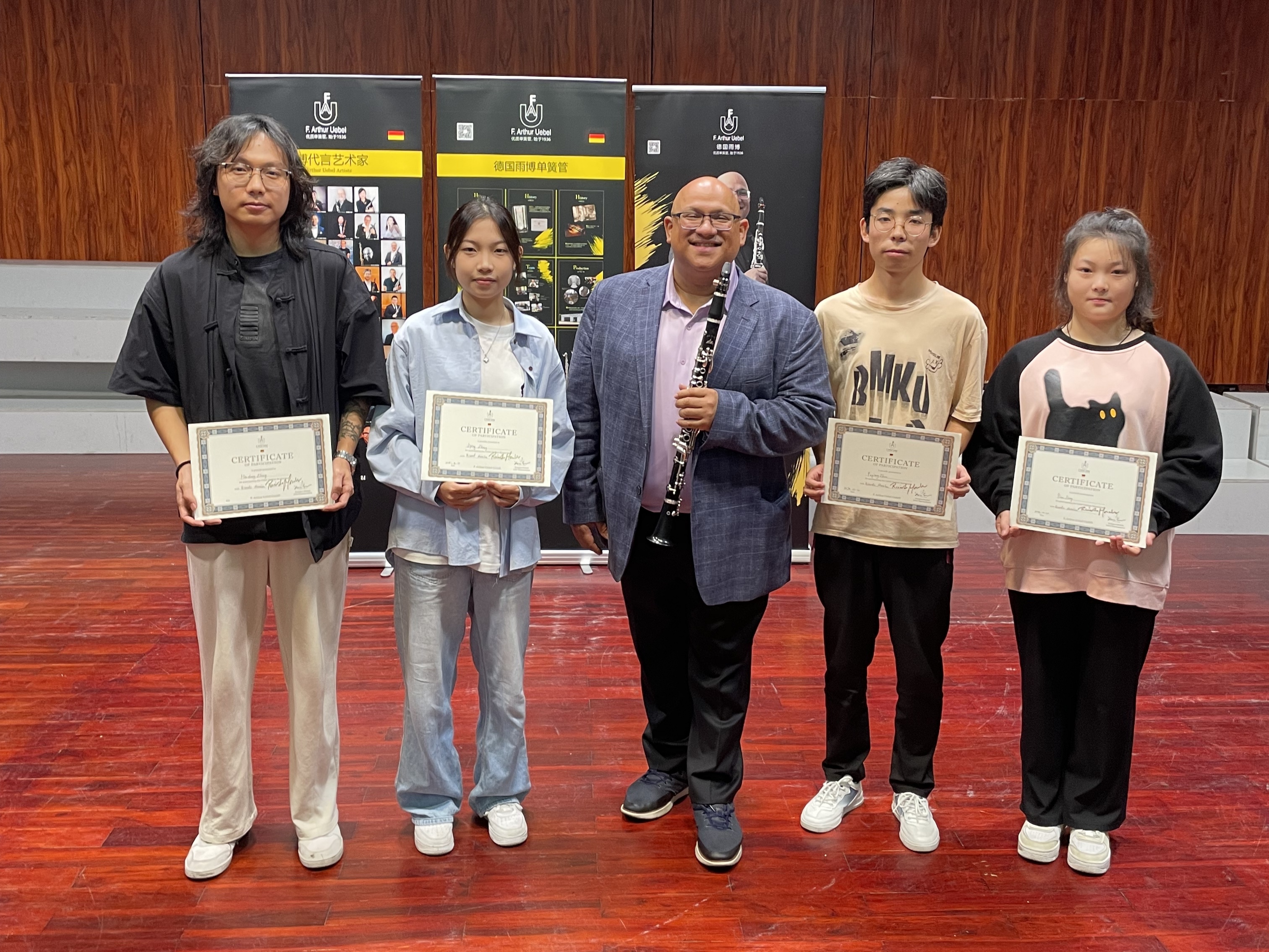 费城交响乐团单簧管首席Ricardo Morales教授访问海南师范大学音乐学院