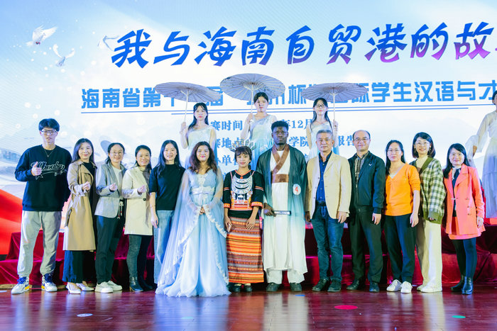 1677123405939287.jpg 我校师生参赛大合影.jpg