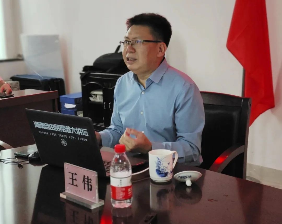 我院王伟教授应邀在琼州流动大学堂作《行政败诉风险排查及应诉策略》专题报告