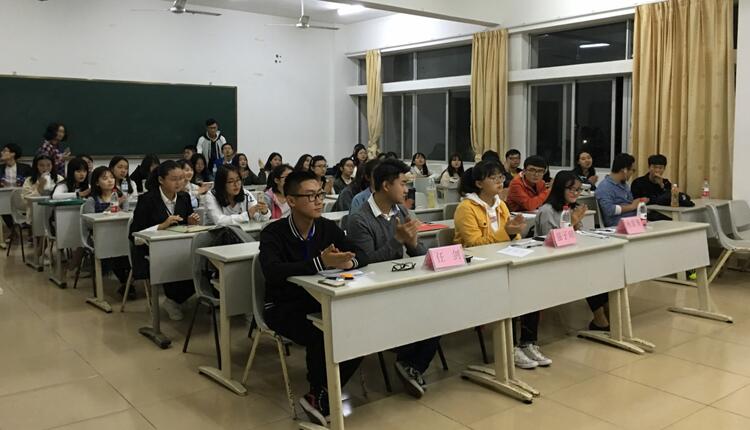 飞扬歌声,吟唱岁月——青年之声·记2018文学院“唱梦晴空,夏已成歌”歌手大赛复赛