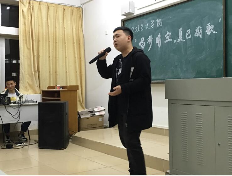 飞扬歌声,吟唱岁月——青年之声·记2018文学院“唱梦晴空,夏已成歌”歌手大赛复赛