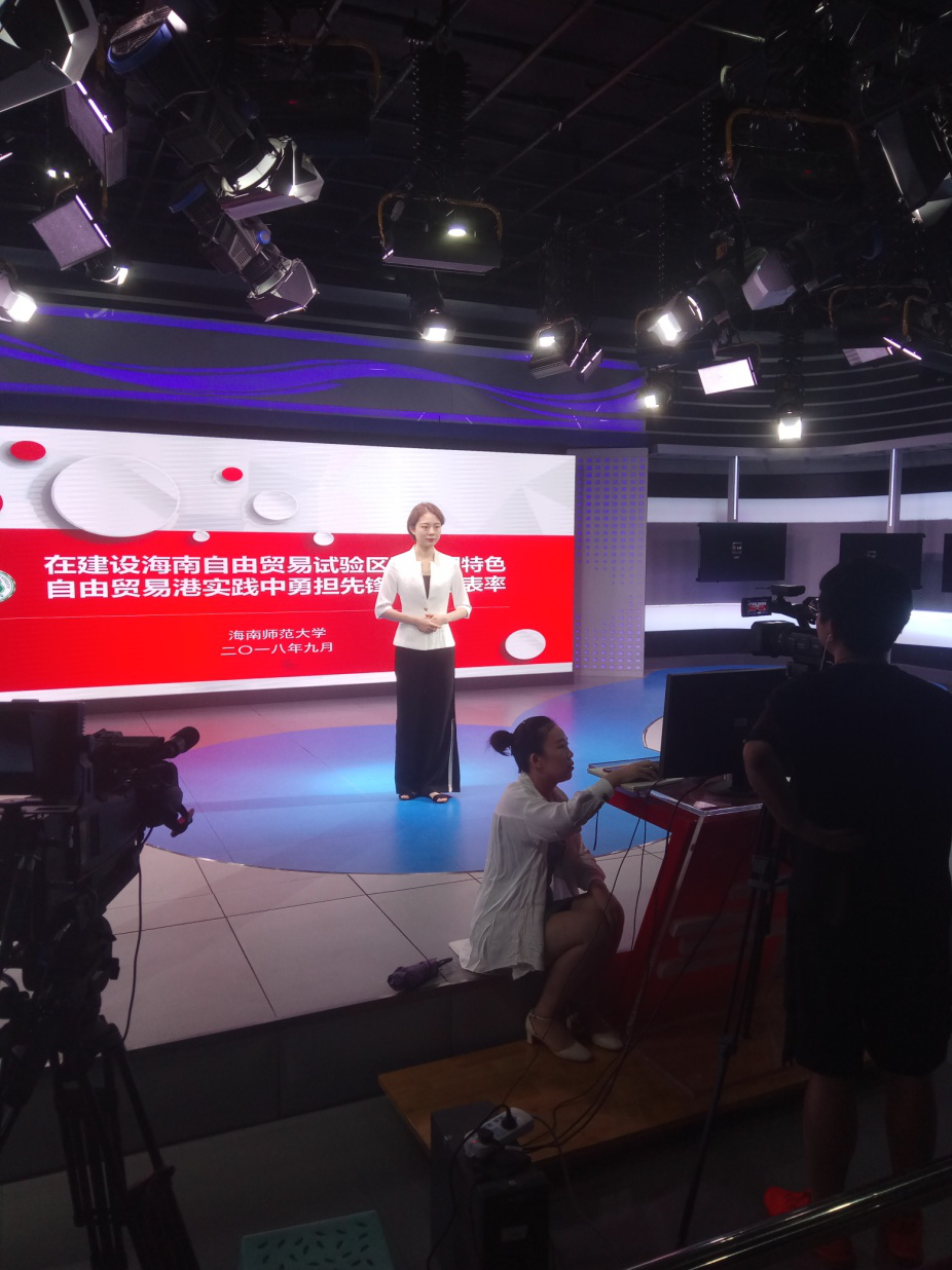 我校参加“勇当先锋 做好表率” 主题演讲的参赛视频在学院交互式演播厅录制