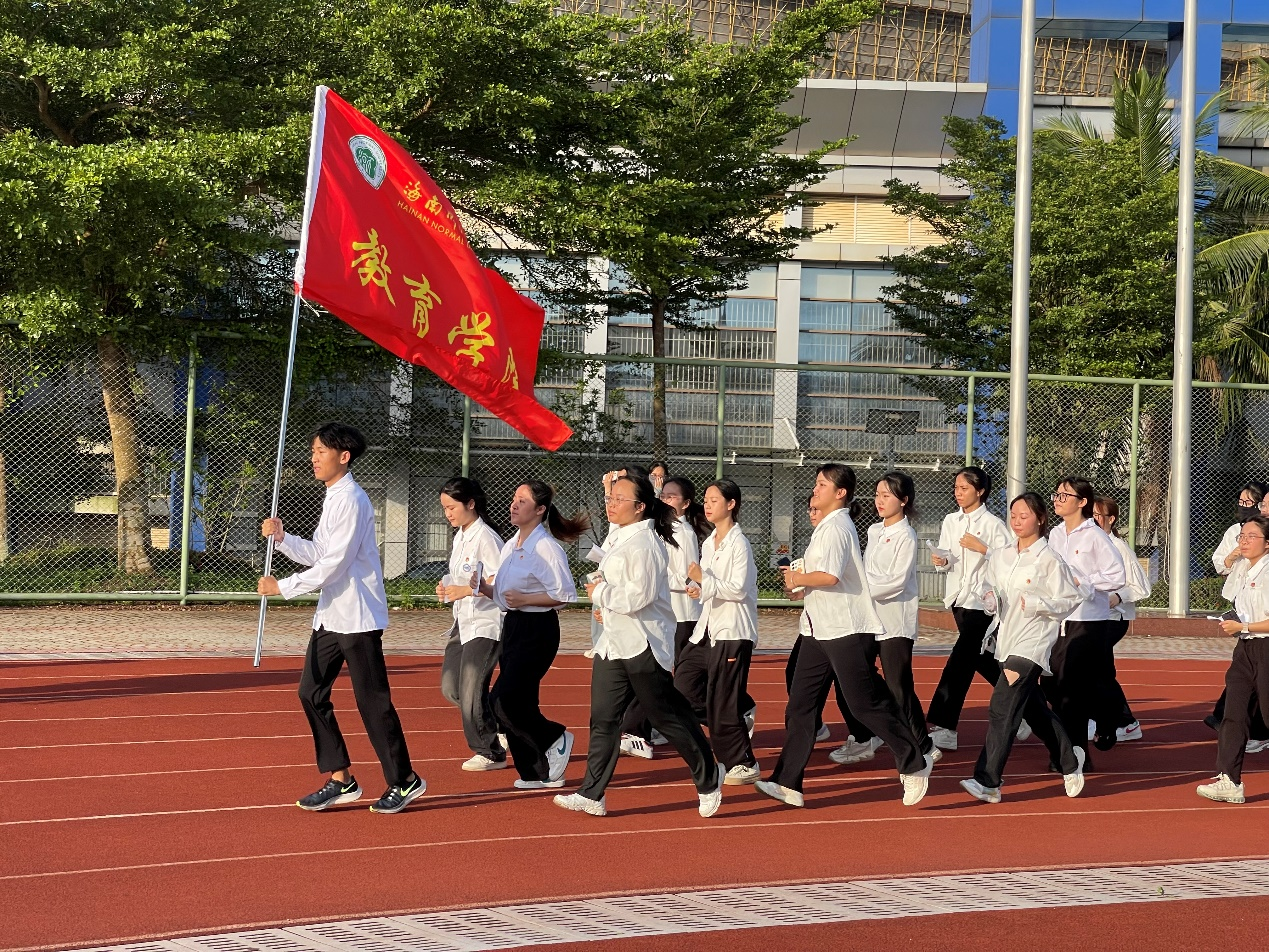 青年之声・教育学院 “青春献礼二十大，薪火传承谱新篇”升旗仪式