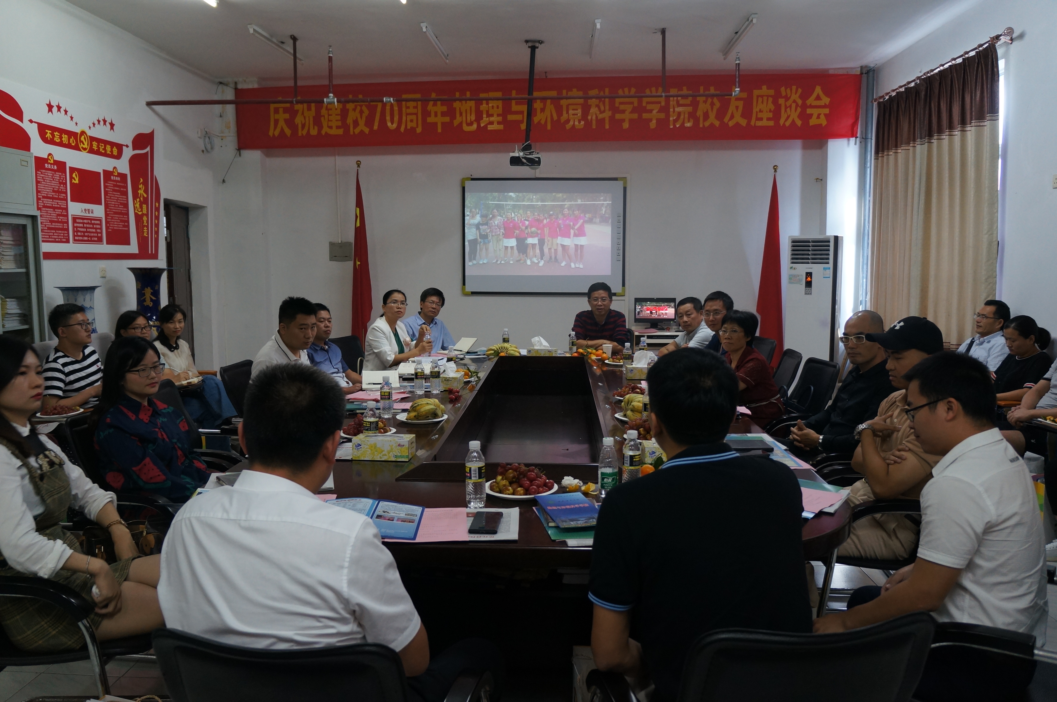 增进友谊 共谋发展—学院举办庆祝建校70周年校友座谈会