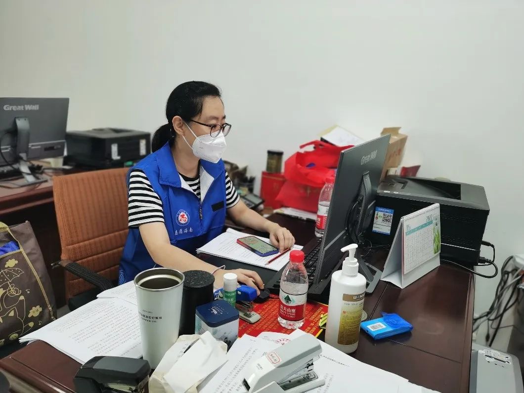 抗疫志愿服务 “夫妻档”:不同的战场同样的坚守