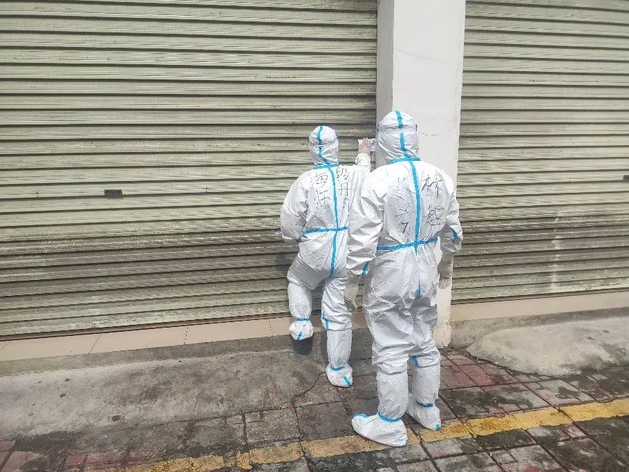 抗疫志愿服务 “夫妻档”:不同的战场同样的坚守