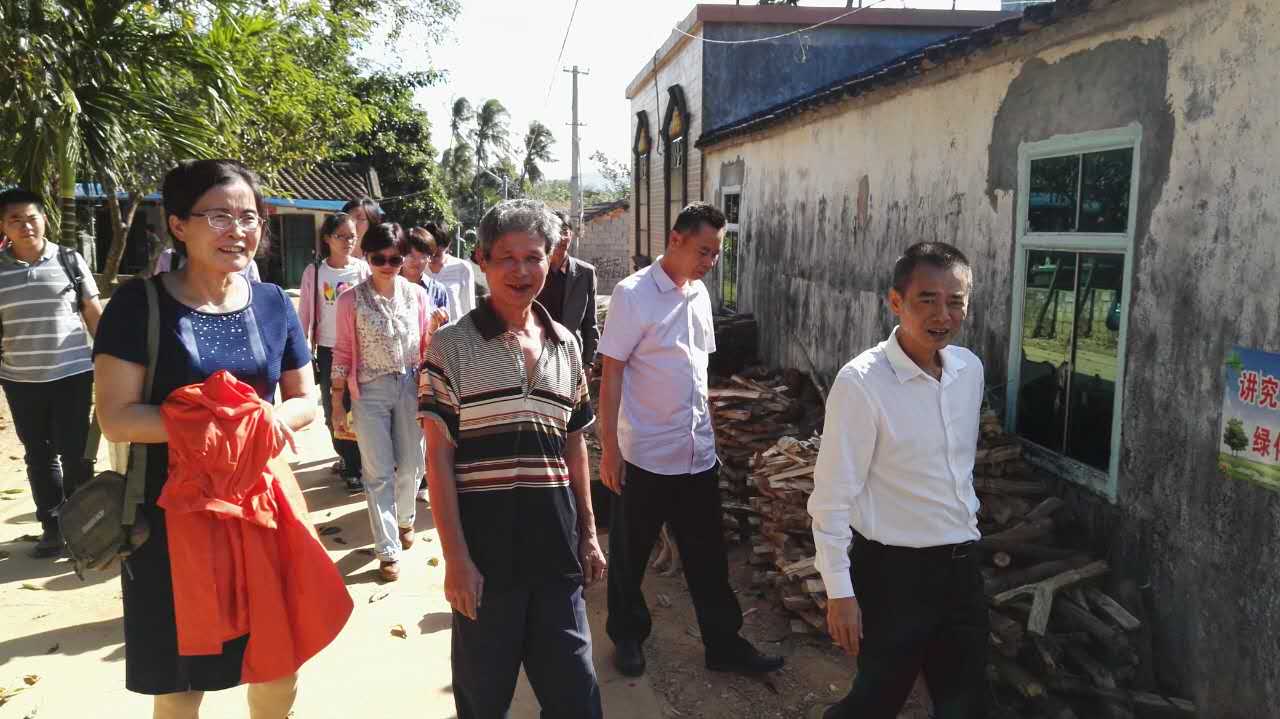 法学院党委开展精准扶贫活动