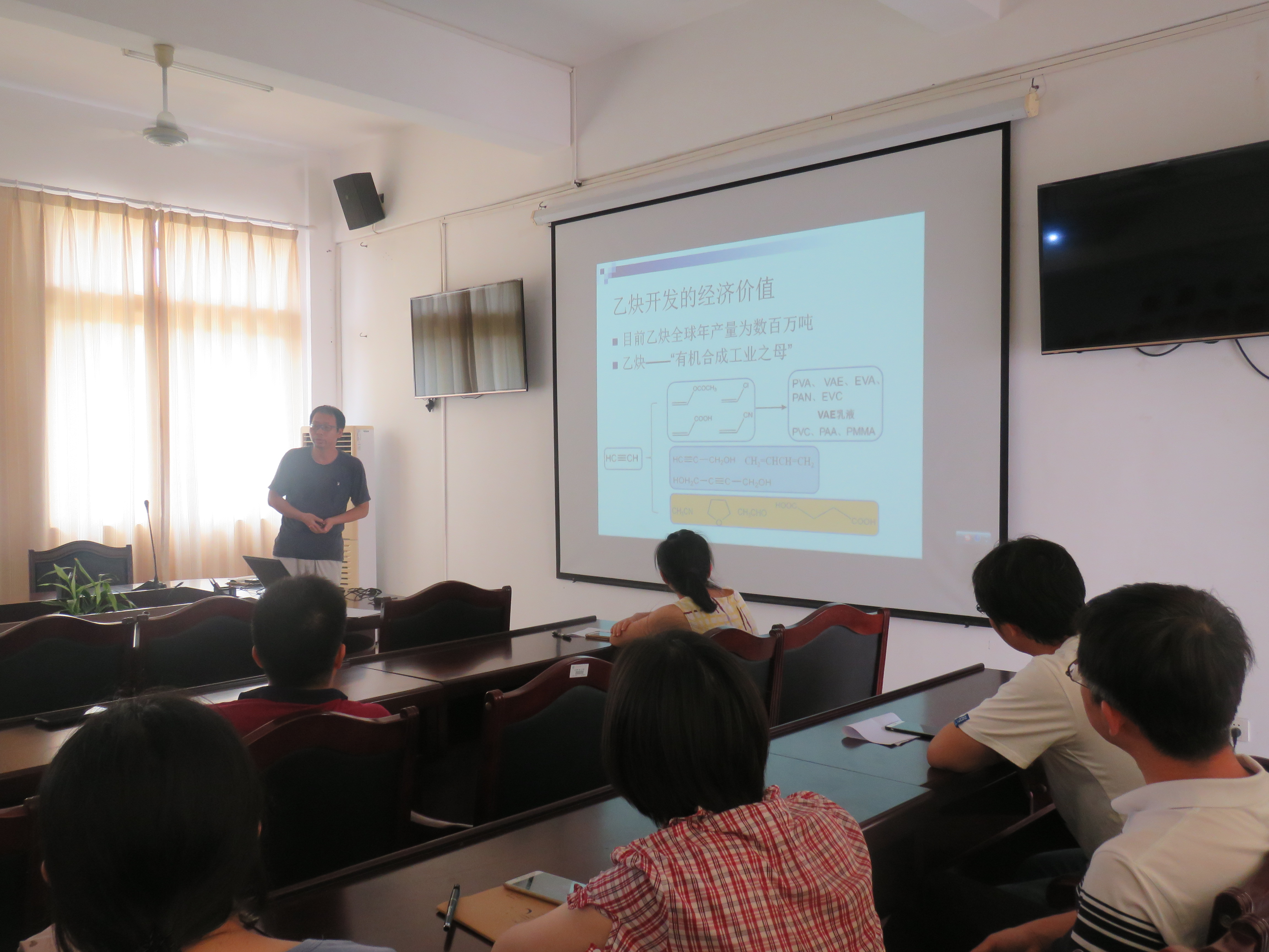 化学与化工学院2019年教授、博士论坛（第六期）