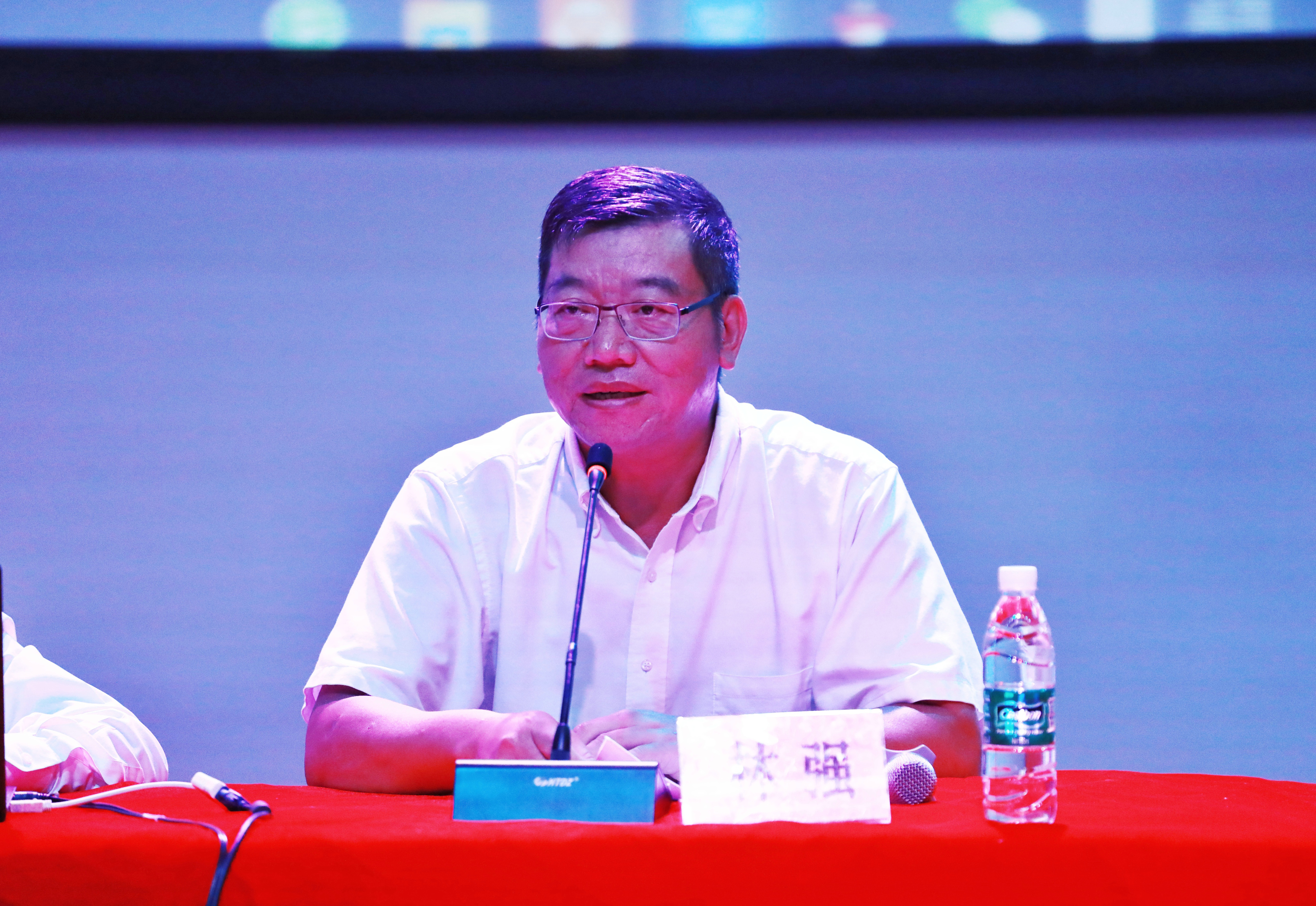 省社科联党组书记、主席钟业昌来我校作学术报告