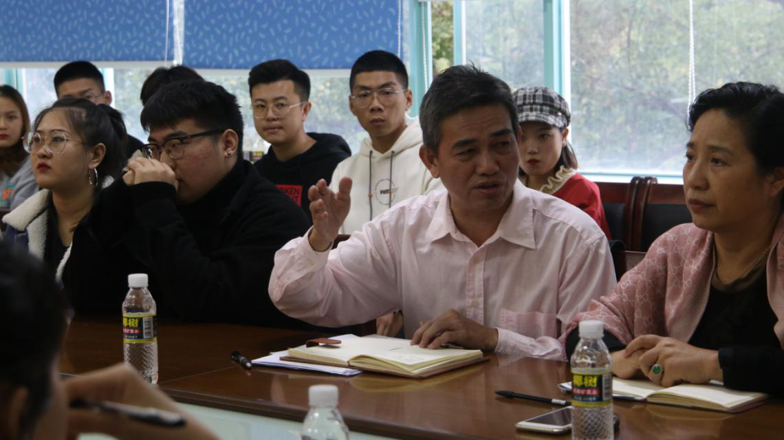 “不忘初心 潜心育人”师生座谈会