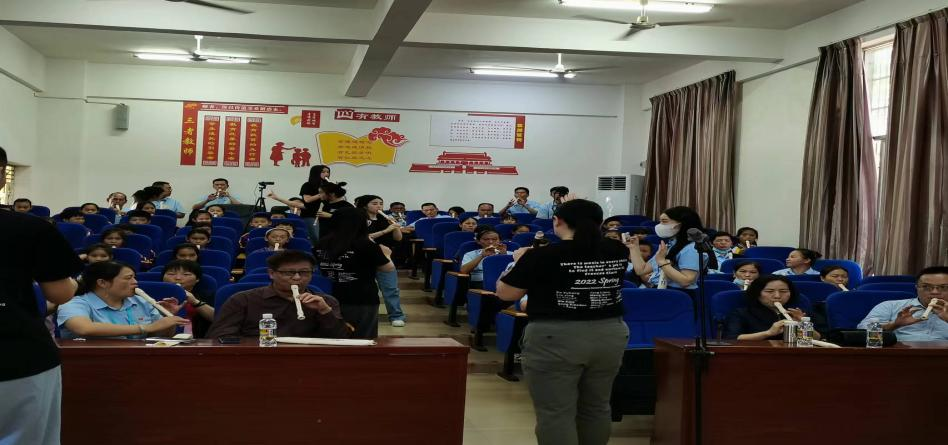 海南省教育厅、海南师范大学“椰苗美育行动”竖笛捐赠仪式简讯