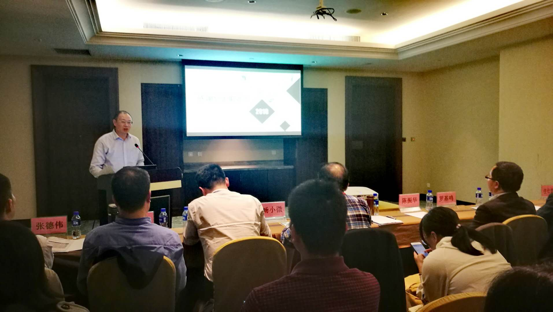 我校承办第五届海南省基础教育改革与发展论坛第三分论坛“教师教育实践与创新”