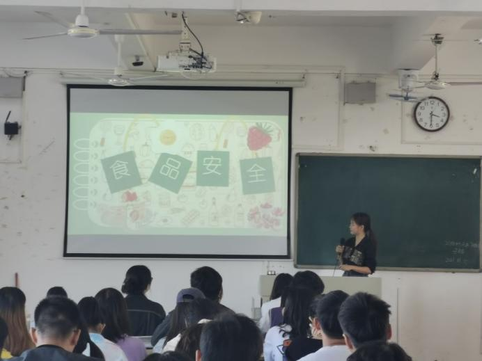化学专业开展实践周主题活动——《“化”眼看世界》科普系列讲座