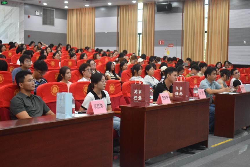 “启尚远航，新生展翅”――教育学院大学生论坛