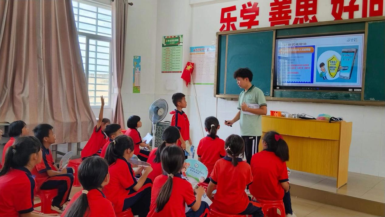 我院公益法律服务宣讲团走进陵水黎族自治县坡留小学开展网信普法服务