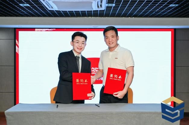 法学院与四川辞鉴（海口）律师事务所签订律所奖学金捐赠协议书