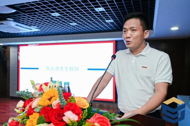 法学院与四川辞鉴（海口）律师事务所签订律所奖学金...