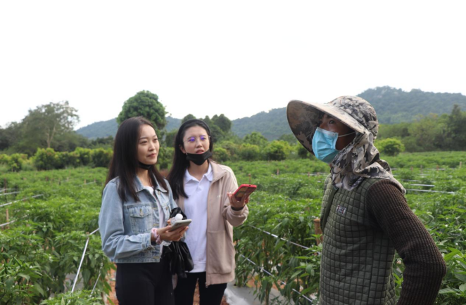 海师新闻传播与影视学院开展“自贸港巡礼”主题采访采风活动——走进东方乐妹村