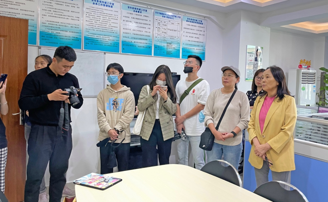 海师新闻传播与影视学院开展“自贸港巡礼”主题采访采风活动——走进东方乐妹村