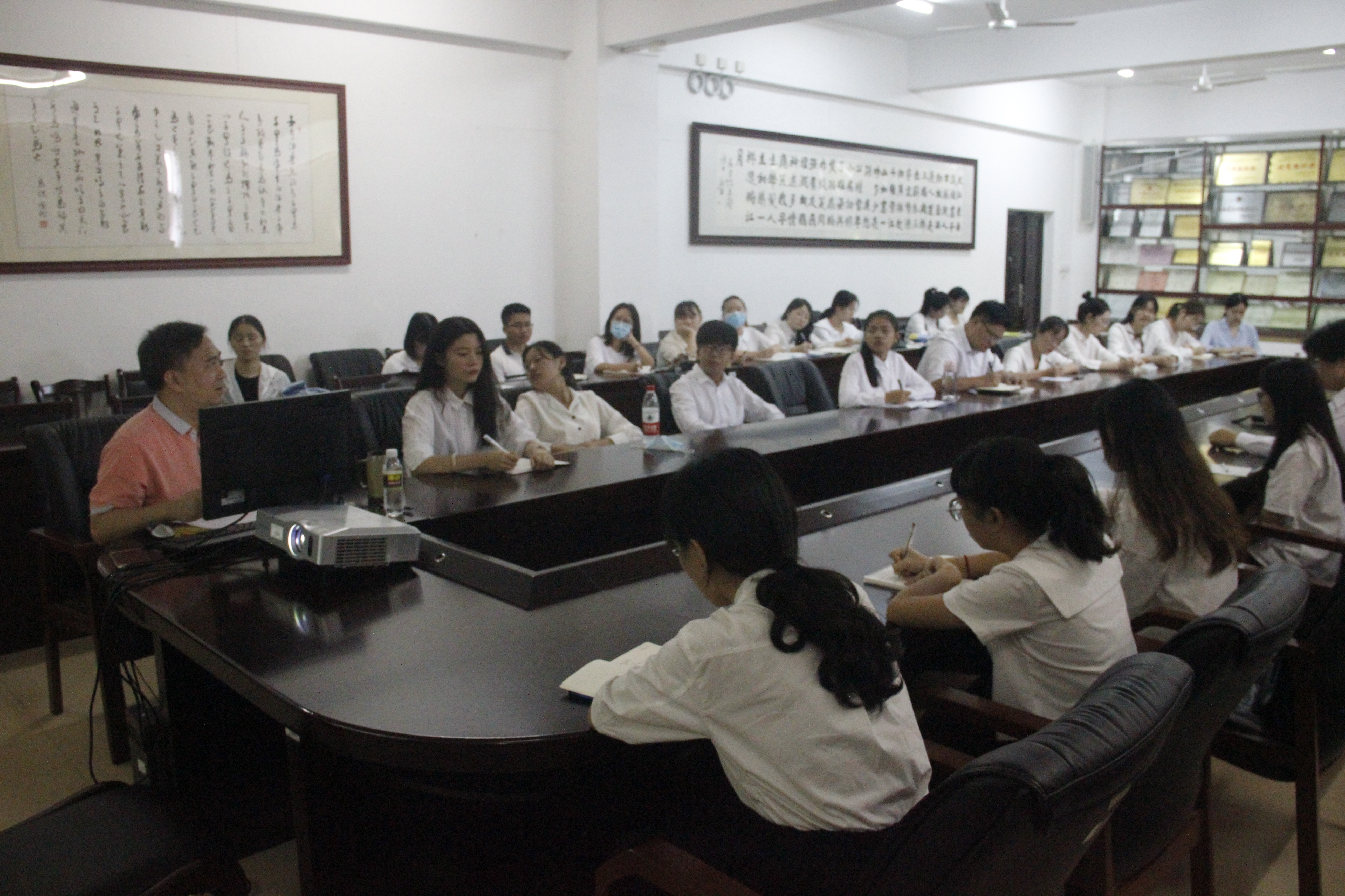 记文学院“开学第一课”