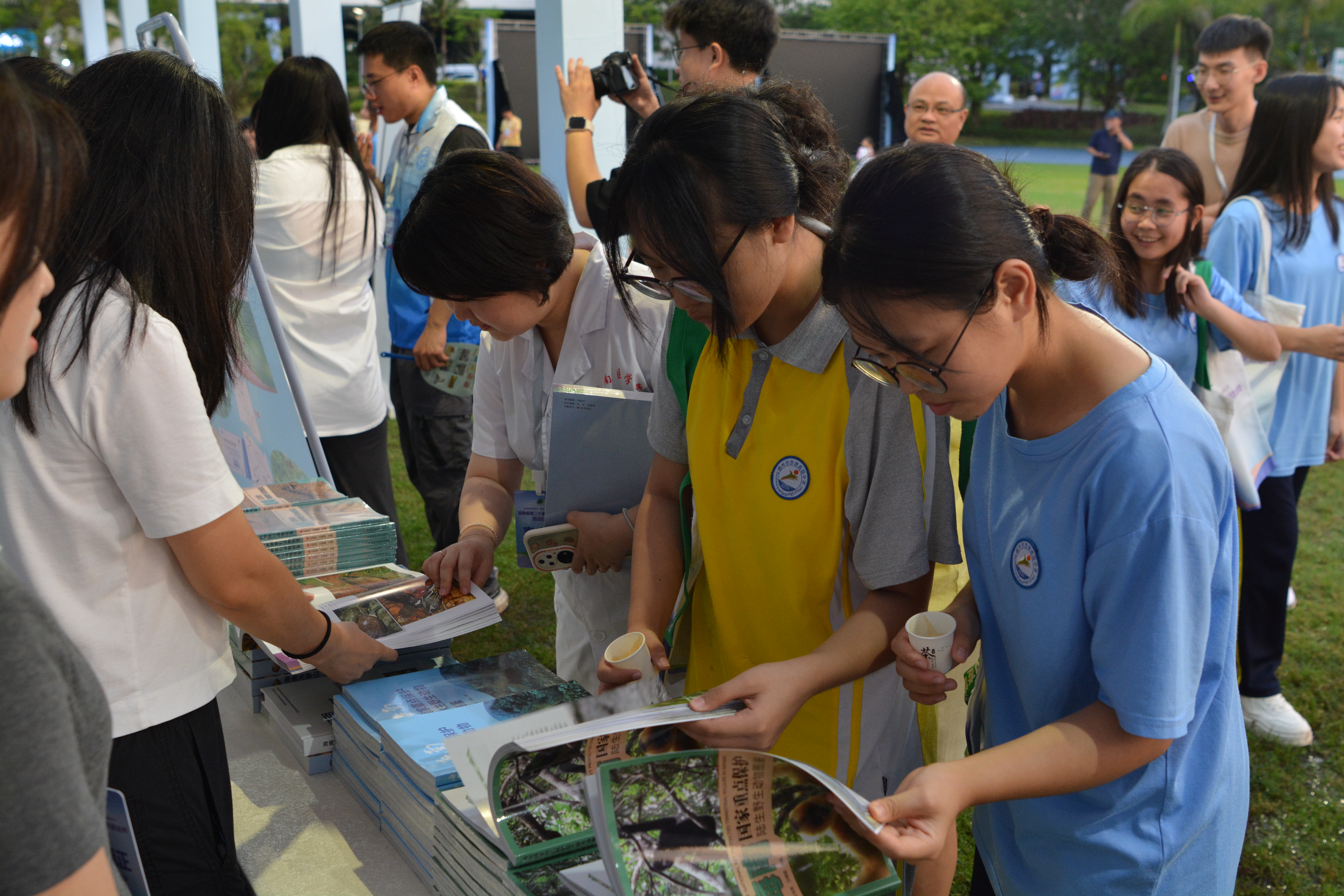 我校积极参与海南省第二十届科技活动月启动仪式及相关活动