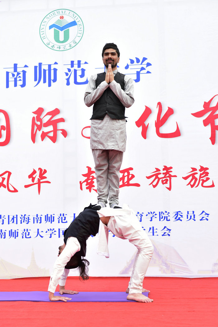 1463099583974831.jpg 尼泊尔学生表演瑜伽.jpg