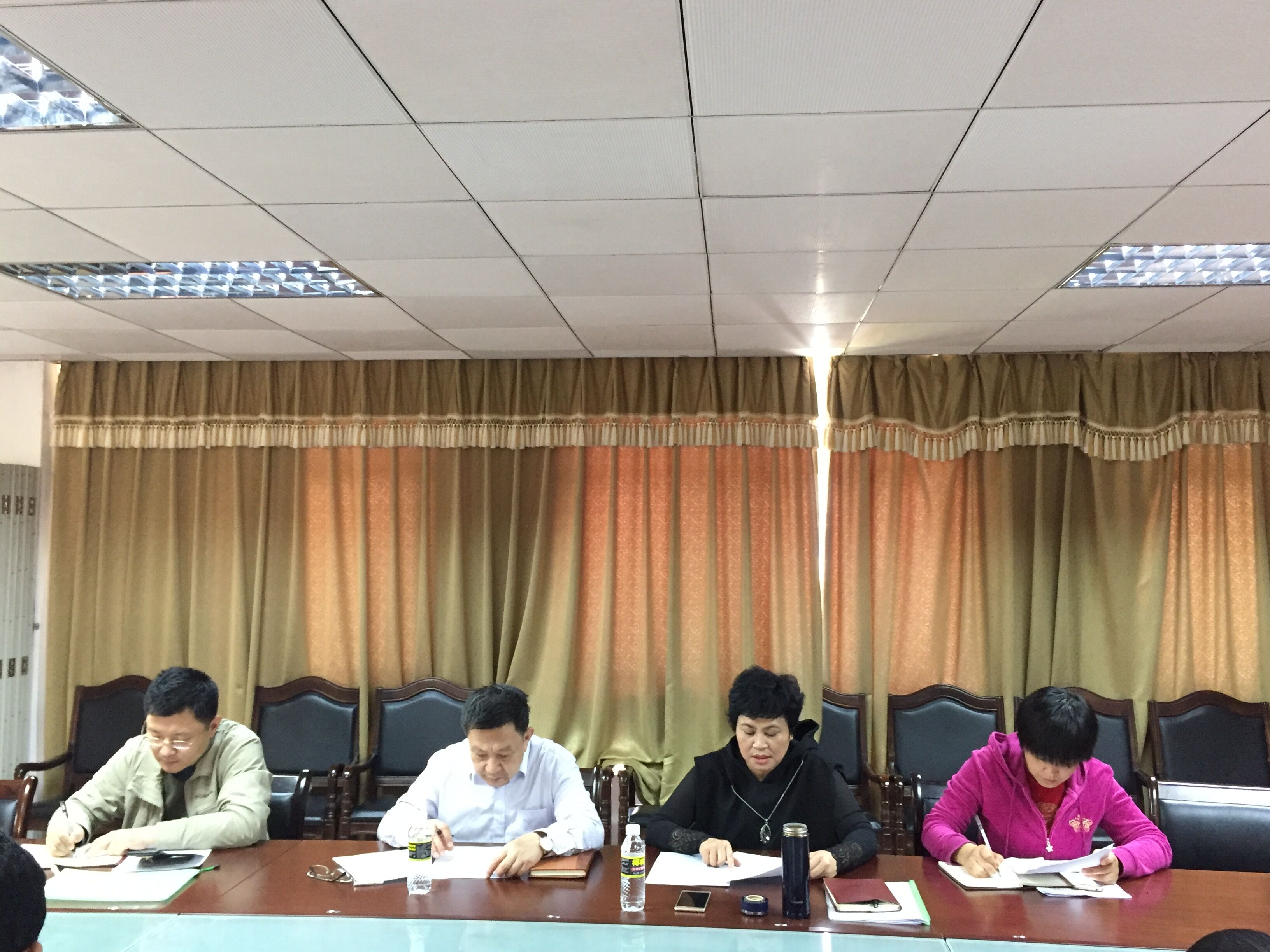 化学与化工学院召开党委理论学习中心组（扩大）学习会