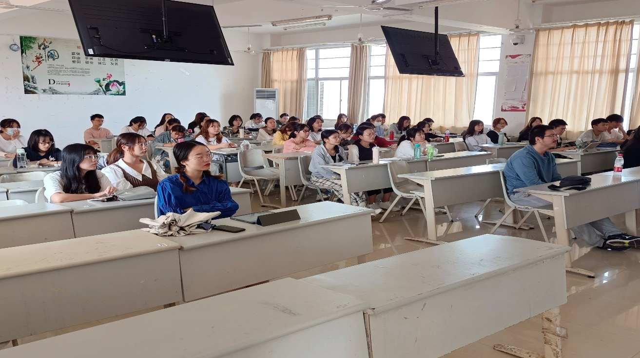 青年之声教育学院创新创业实践周讲座-师范生如何基于专业进行教育项目创新