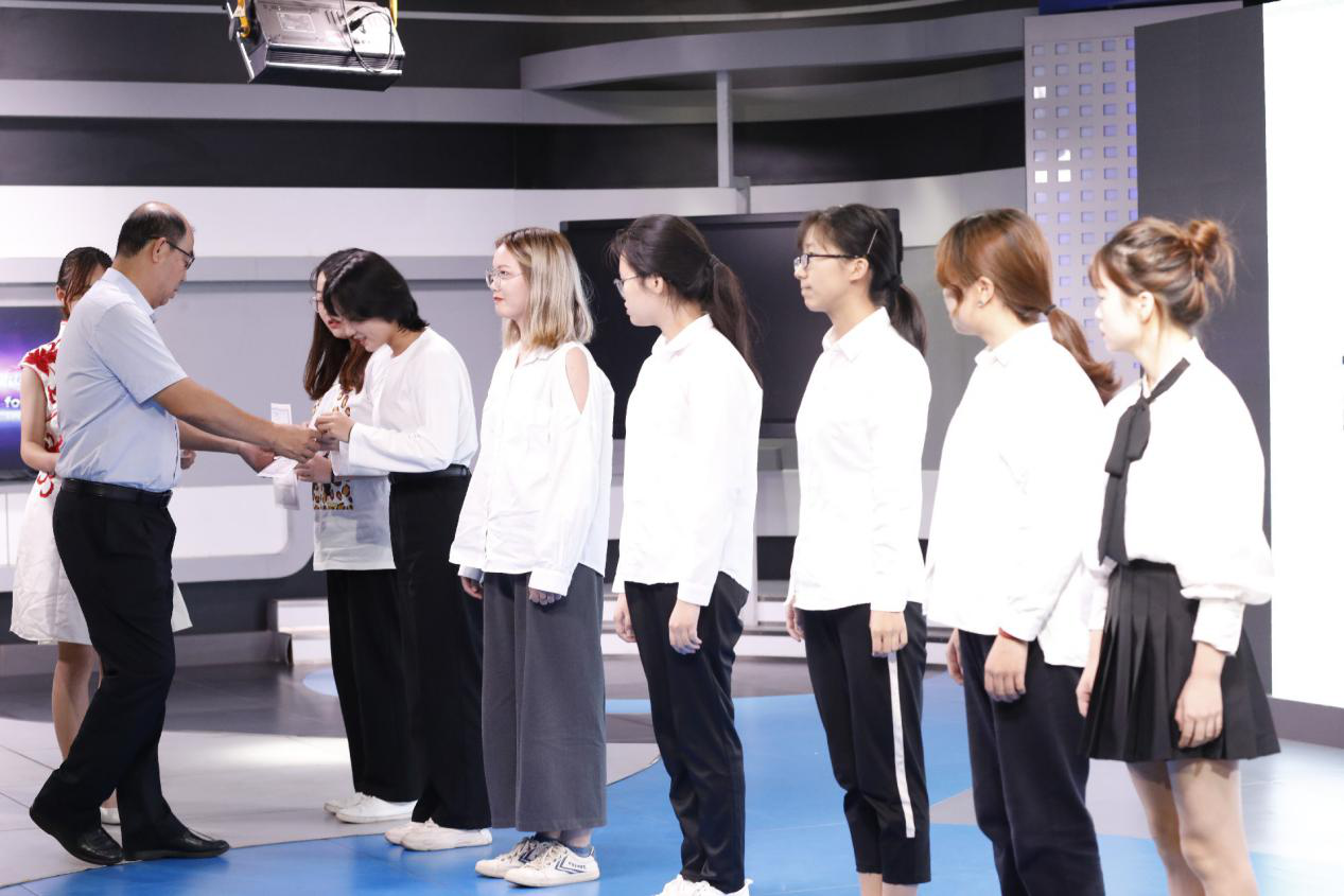 我校举行2018-2019学年度“梓源新悦奖学金”颁发仪式