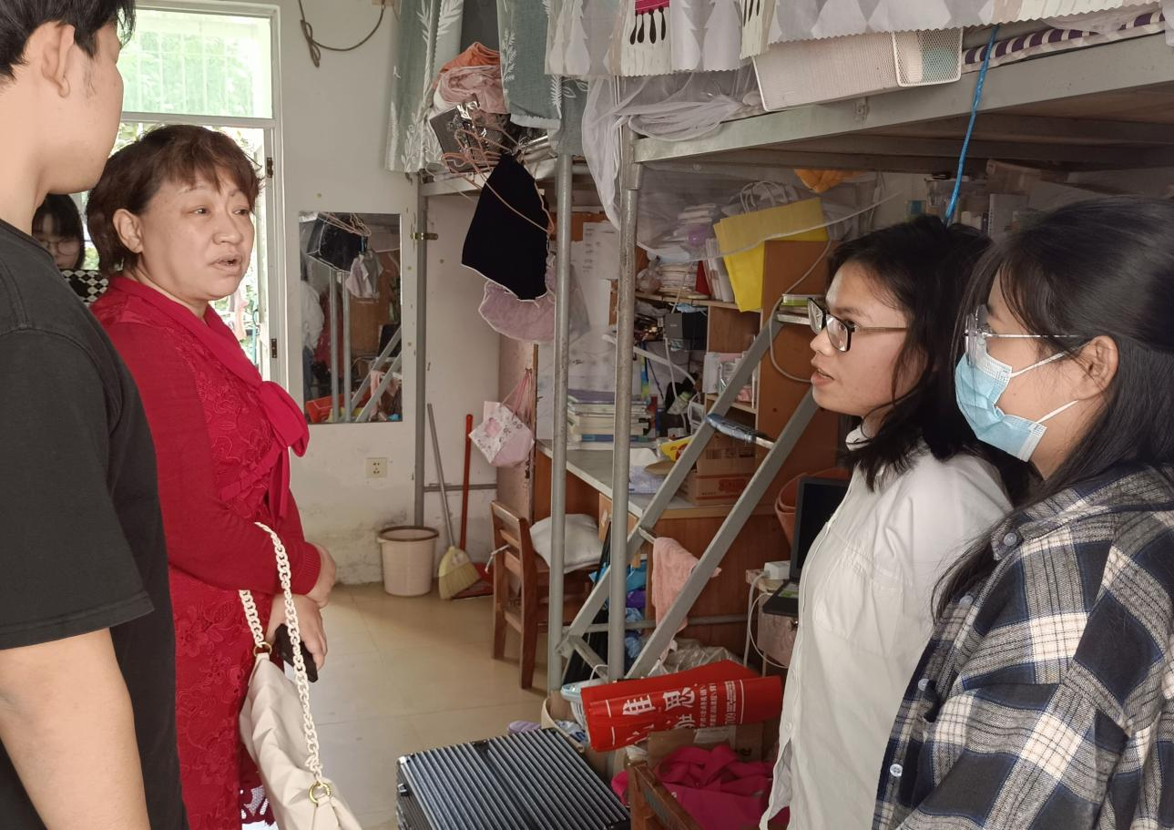 青年之声教育学院开学走寝