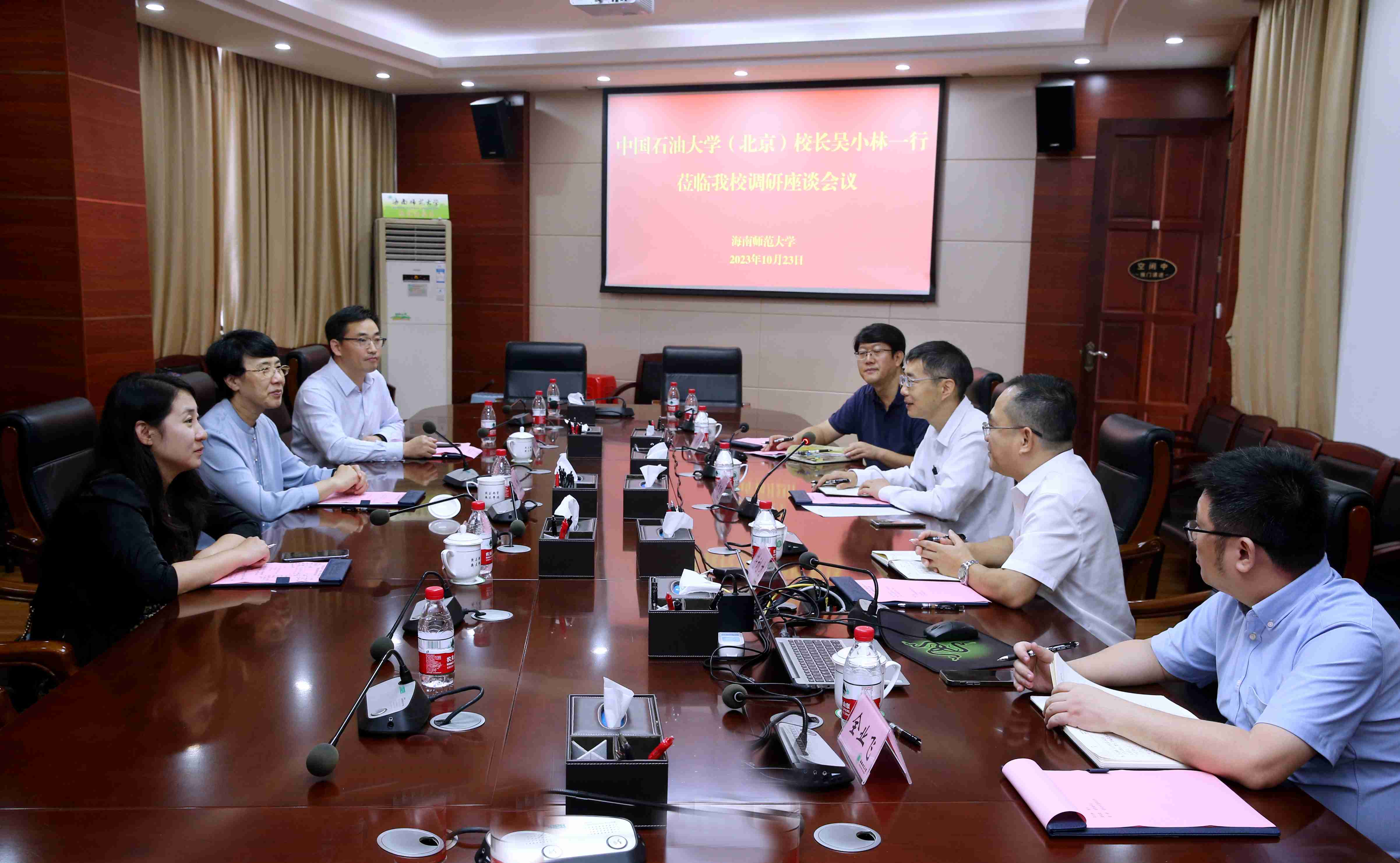 中国石油大学(北京)校长吴小林一行来校调研交流