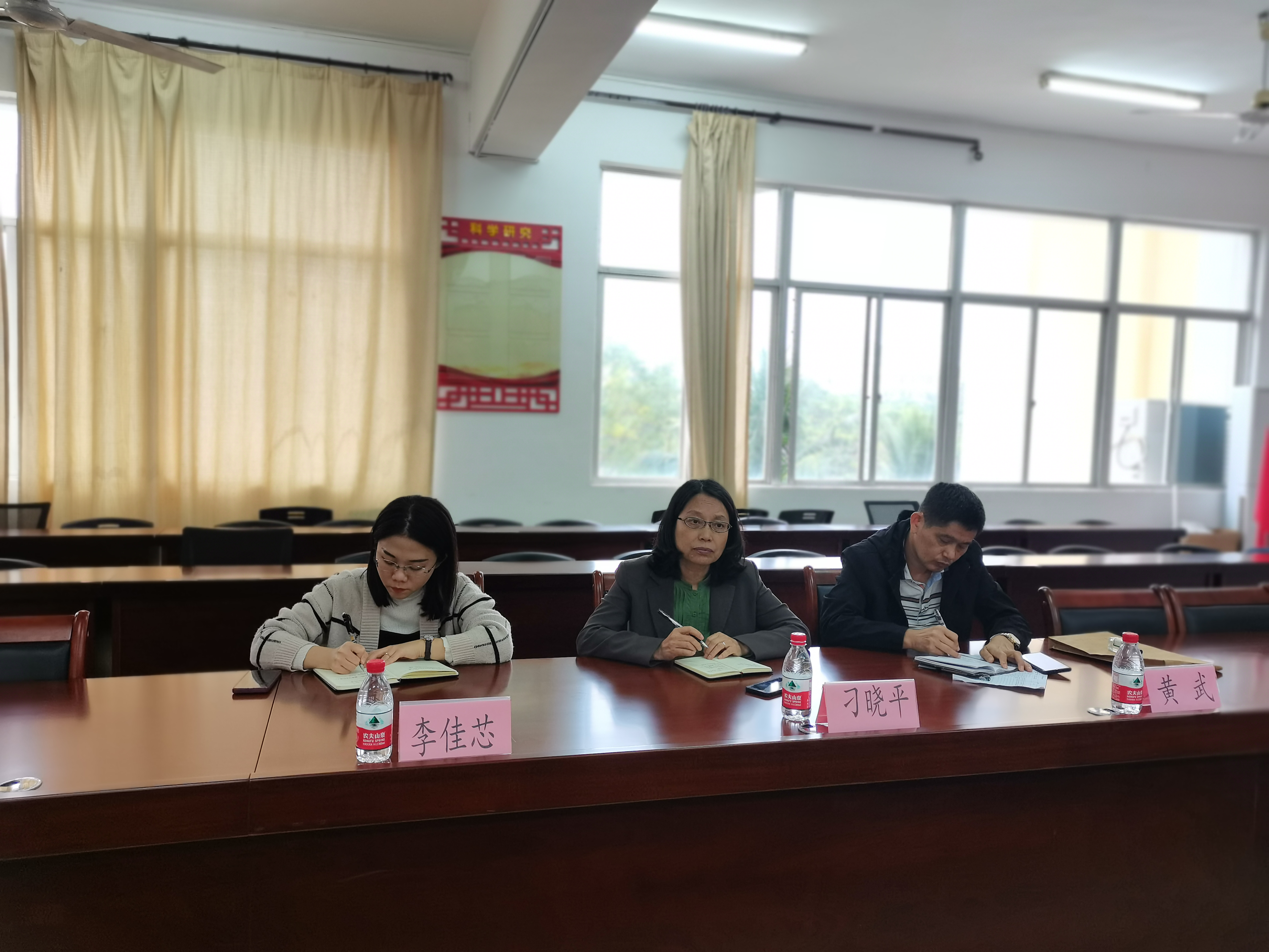 刁晓平副书记一行到法学院调研