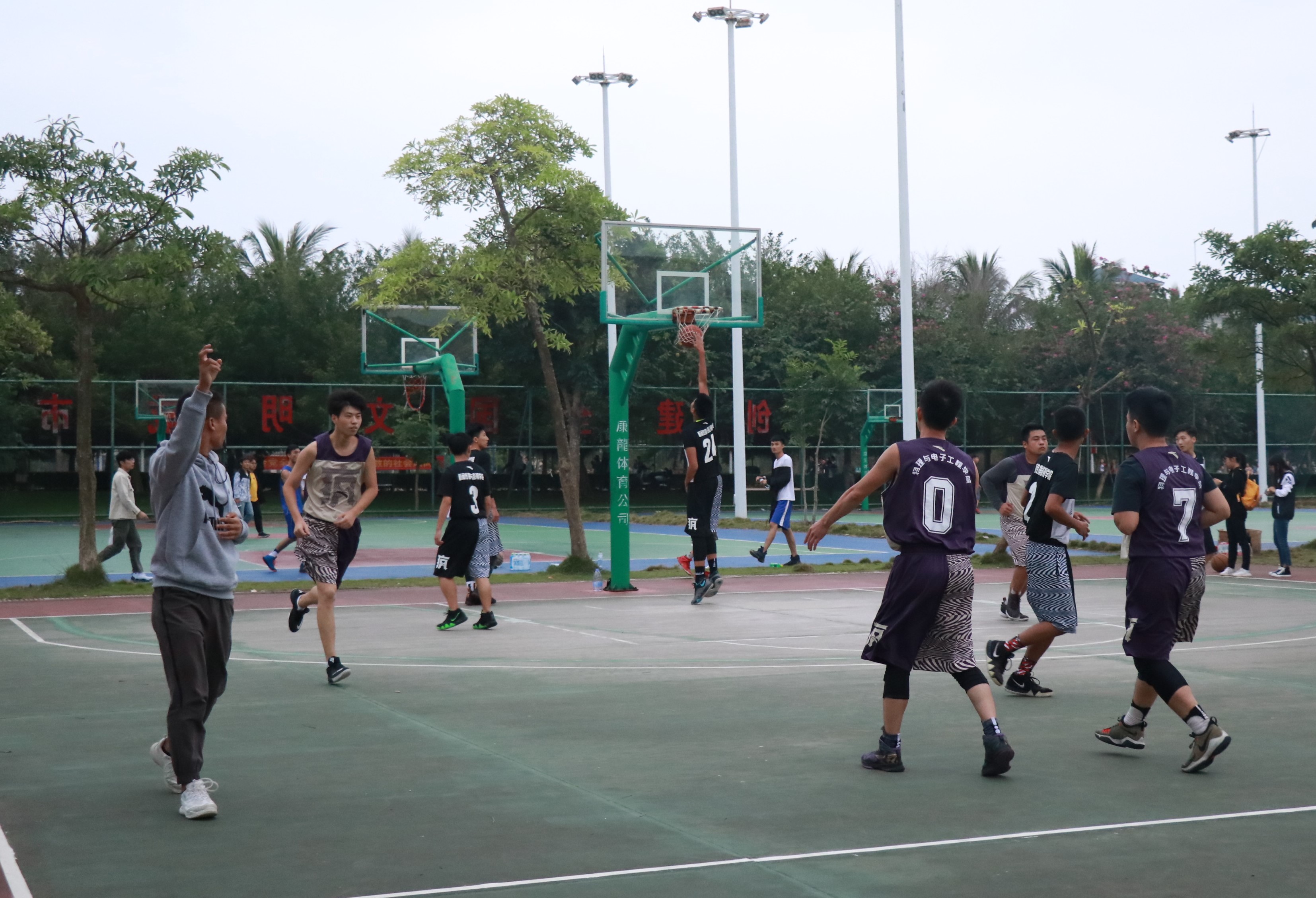 新闻传播与影视学院在我校“迎新杯”篮球赛中取得第四好成绩