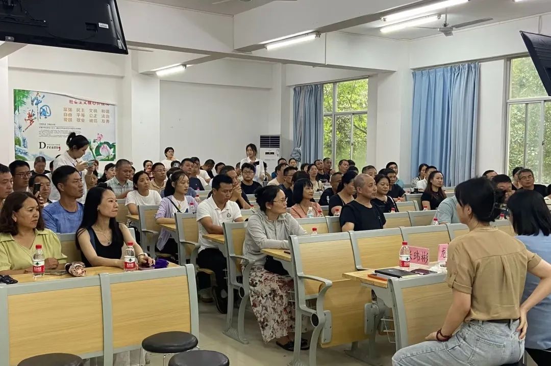 信息科学技术学院开展2023级家长见面会