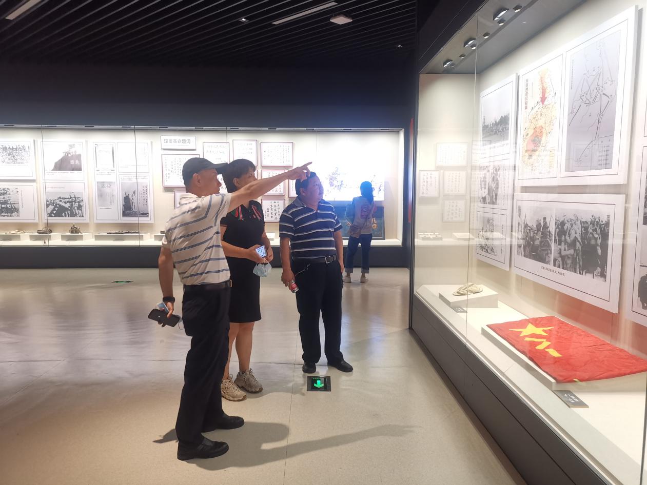 教育学院党委赴海南省史志馆开展主题党日活动
