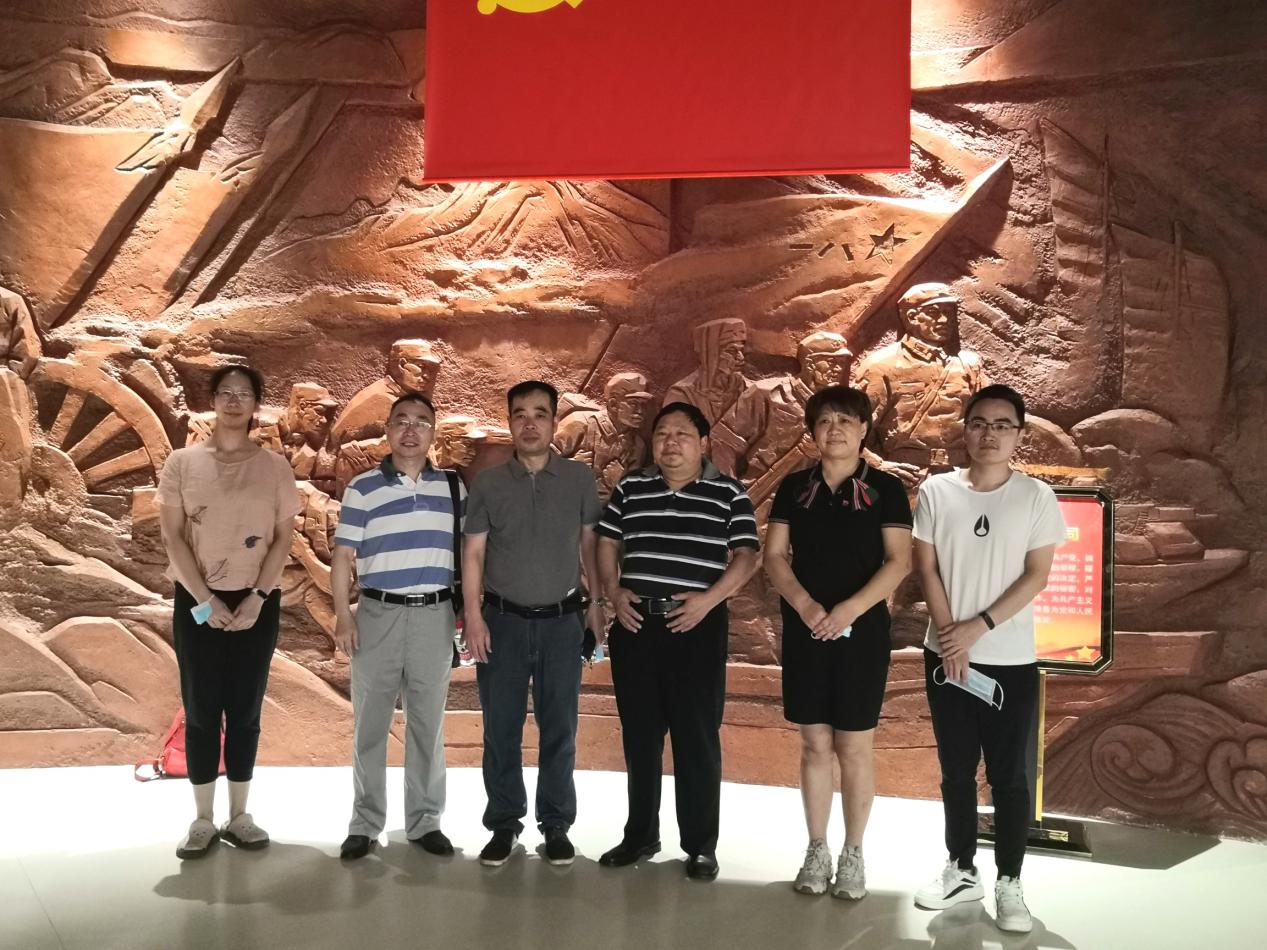 教育学院党委赴海南省史志馆开展主题党日活动