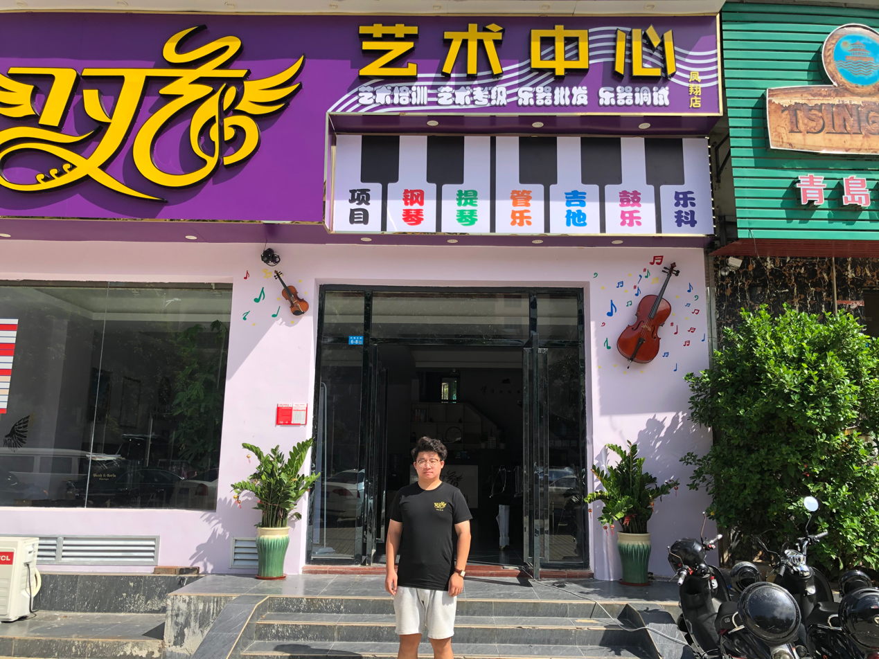 在远方  在路上――李泽良