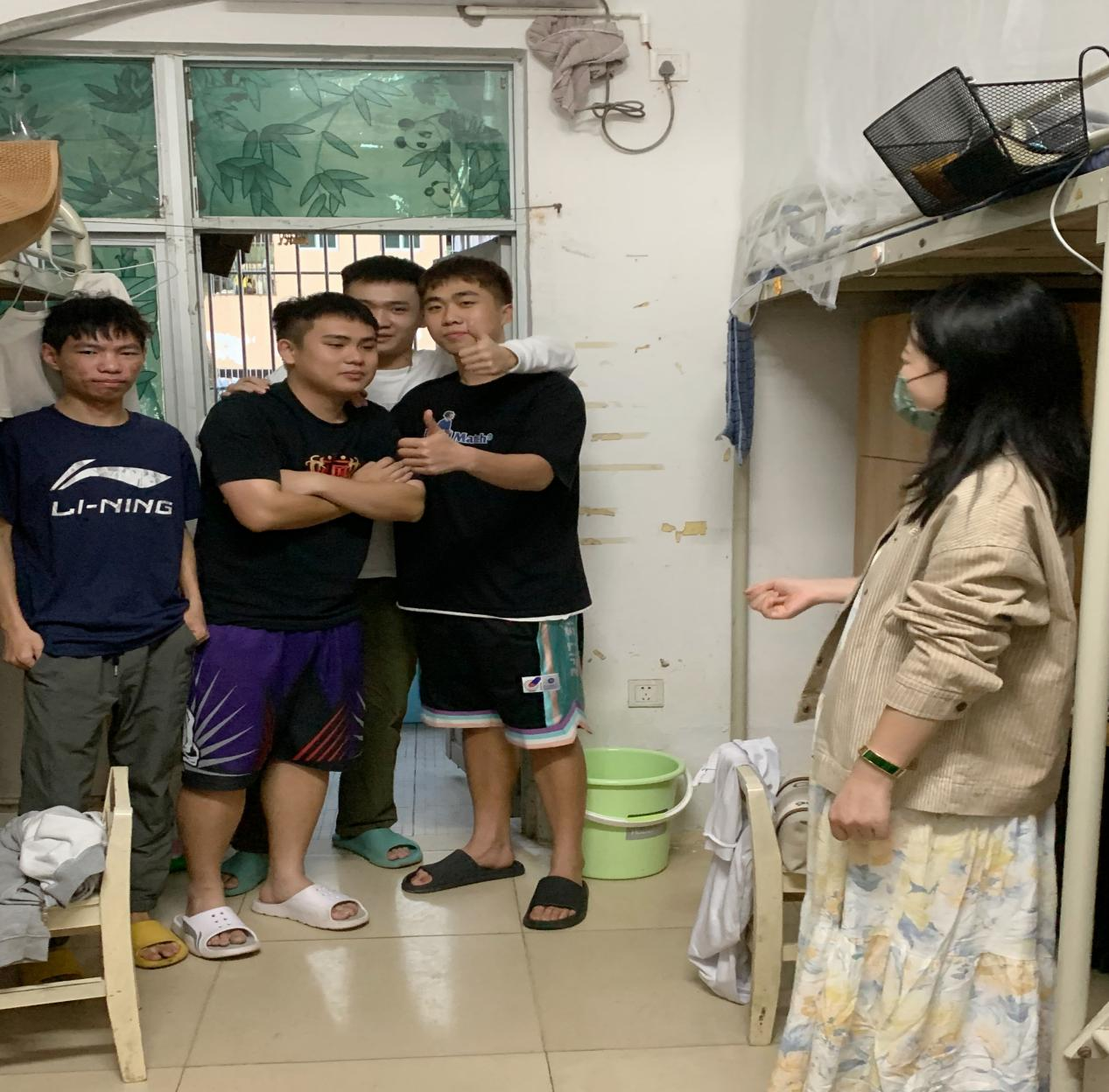 情系学生，关怀入寝