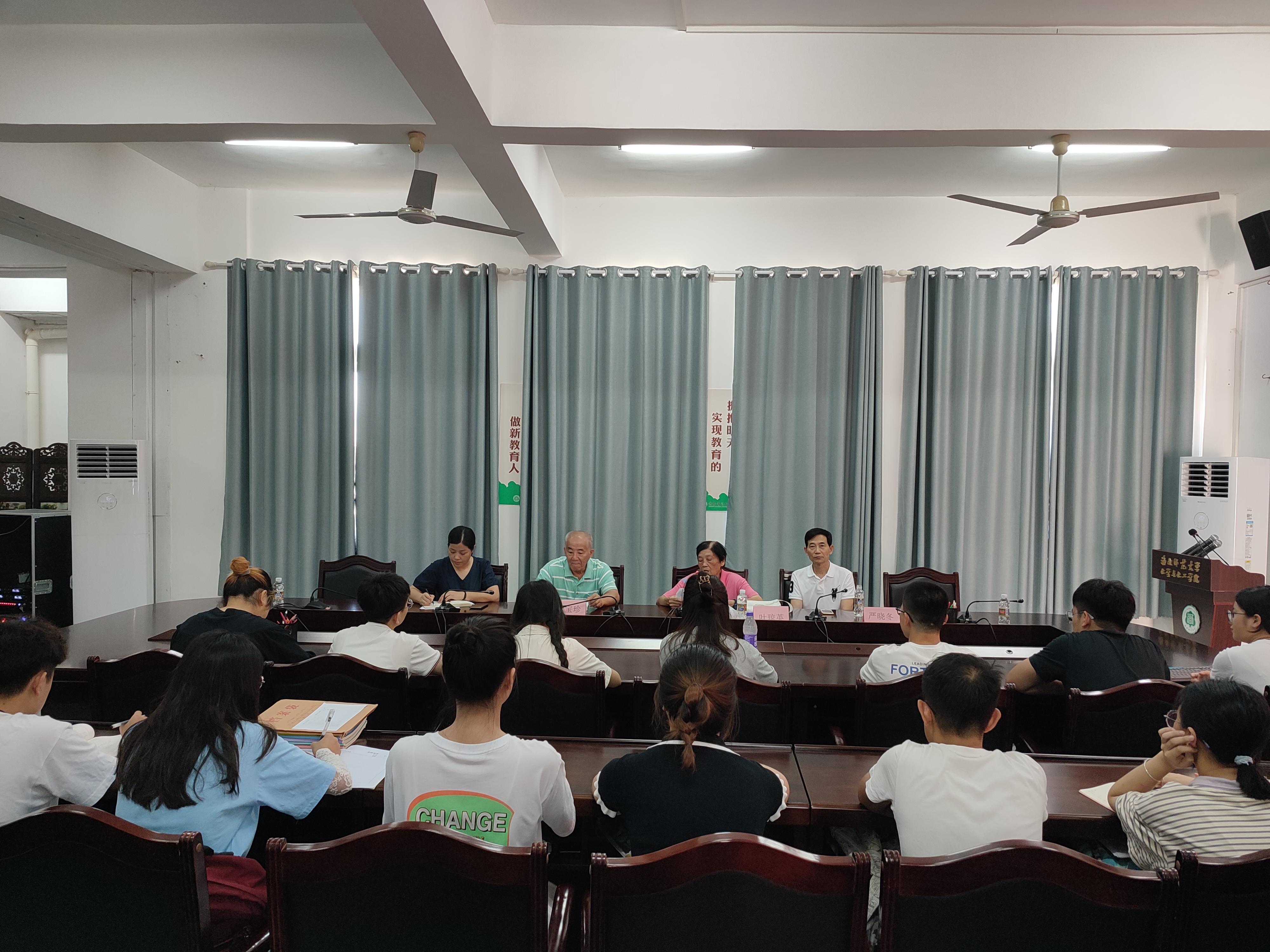化学与化工学院本科生党支部开展“追红色传承，忆入党初心”党史学习教育