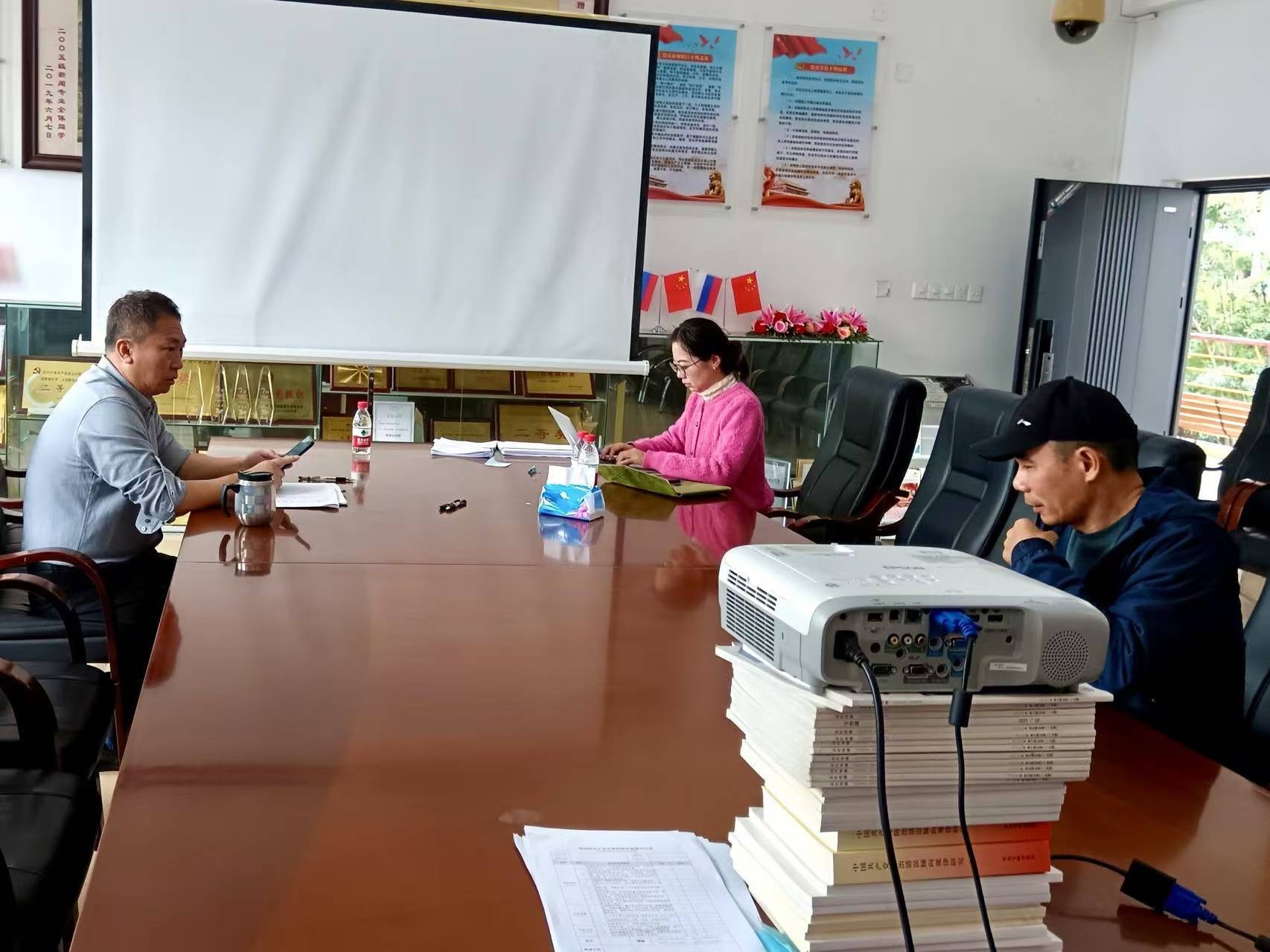 学院召开实验室期末安全检查工作会议