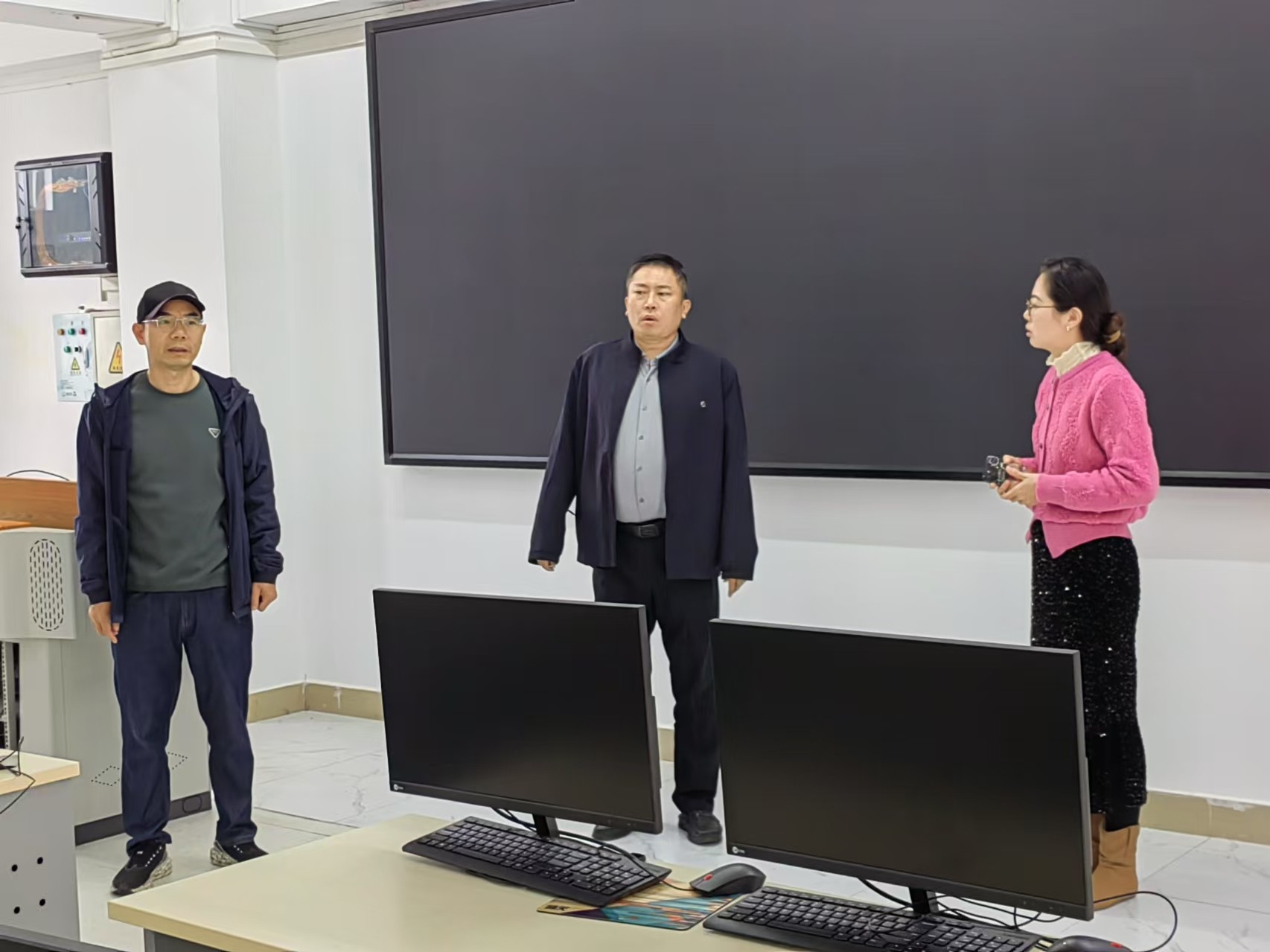 学院召开实验室期末安全检查工作会议