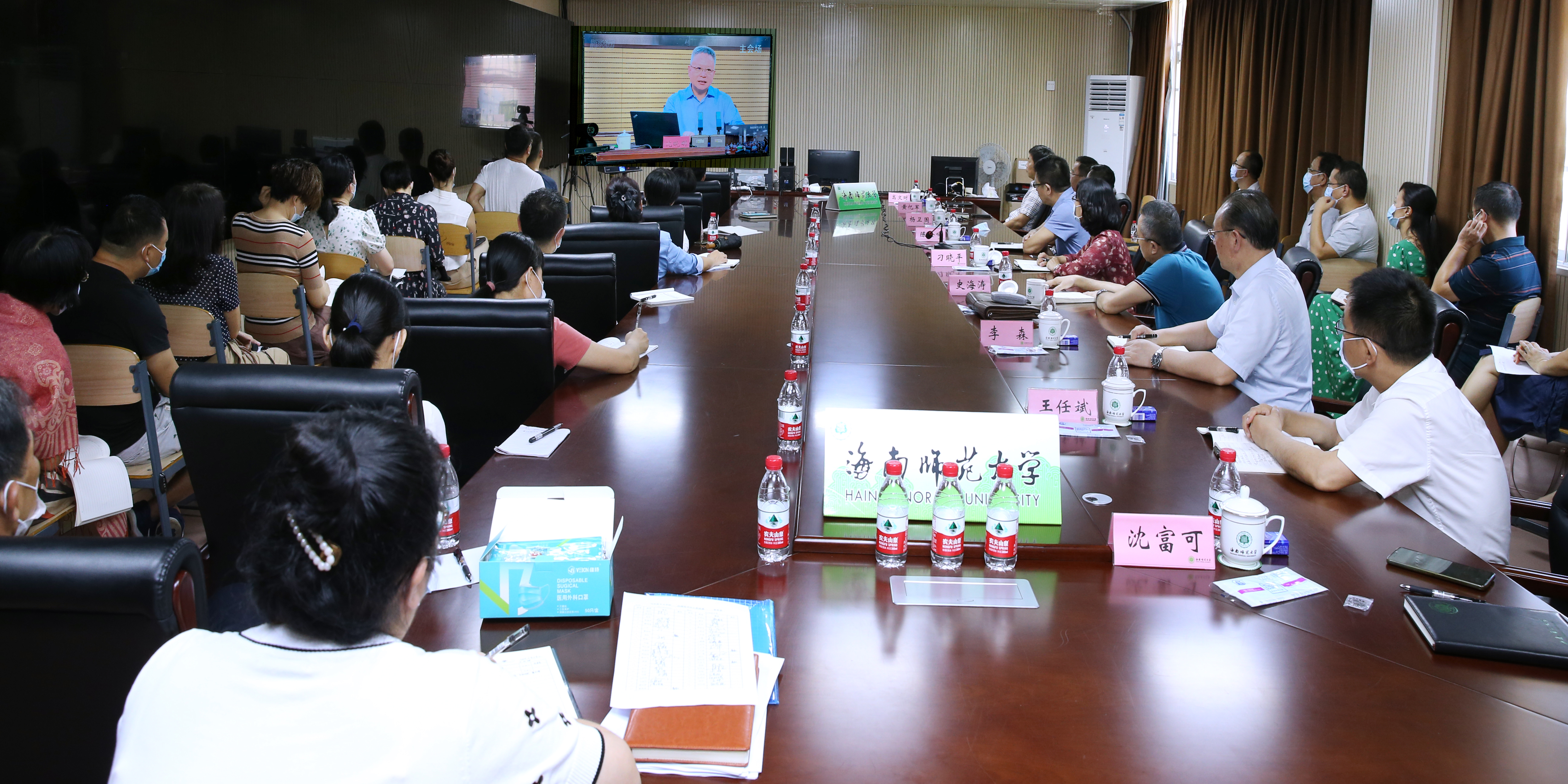 我校组织收看省委书记沈晓明为全省高校上思政课直播